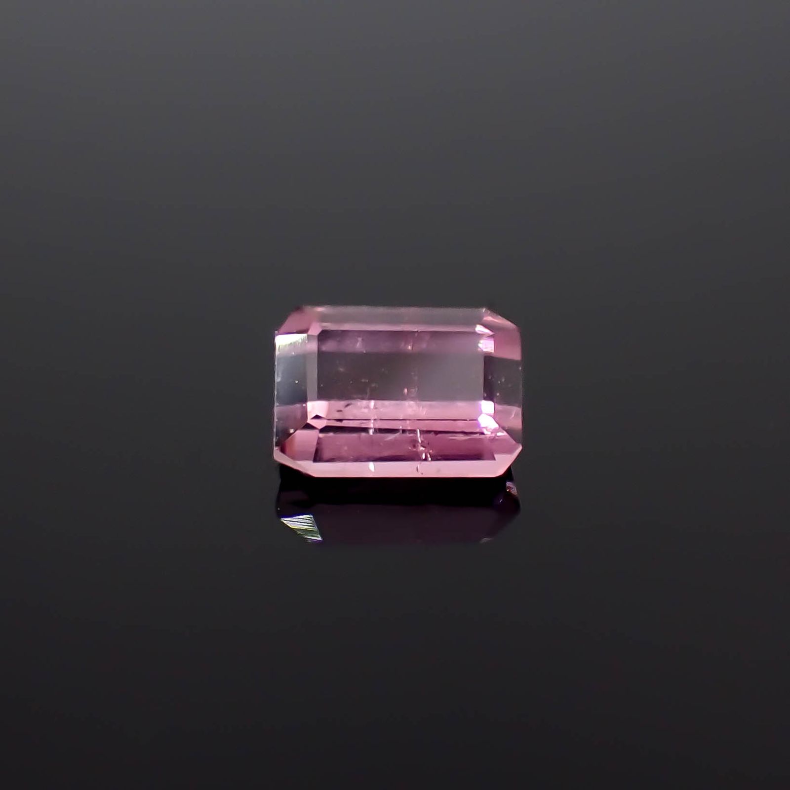 パープルトルマリン アフガニスタン産 0.84ct / 6.3x4.6mm前後 [251131316]