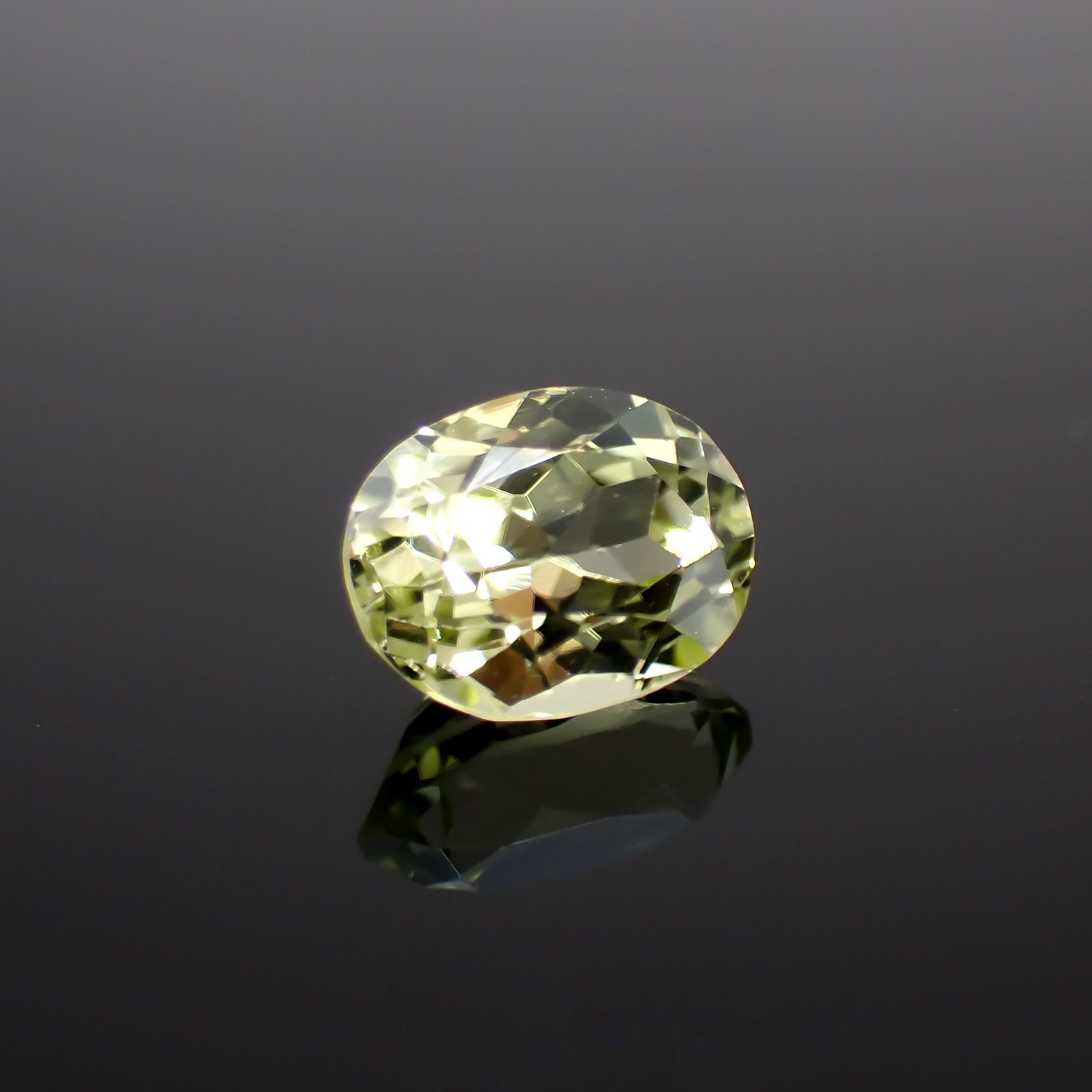 シリマナイト(宝石名シリマナイト)インド産 1.61ct 識別済[211113695]7.9x6.1mm前後