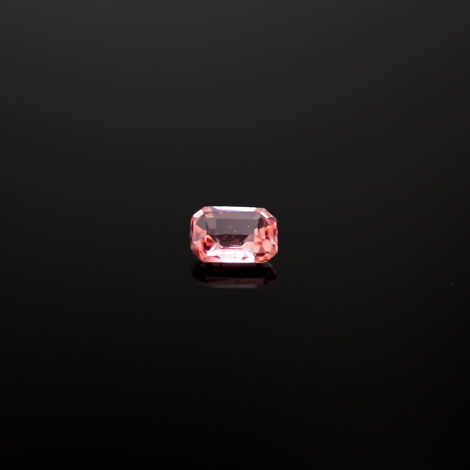 ヴェイリネナイト(宝石名ベイリネナイト)パキスタン産 0.043ct 識別済[240628344]2.4x1.7mm前後