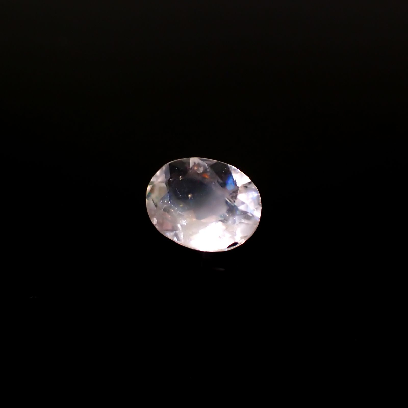 リューサイト 遊色効果あり(宝石名リューサイト)イタリア産 0.79ct 識別済[240527523]7.5x6mm前後