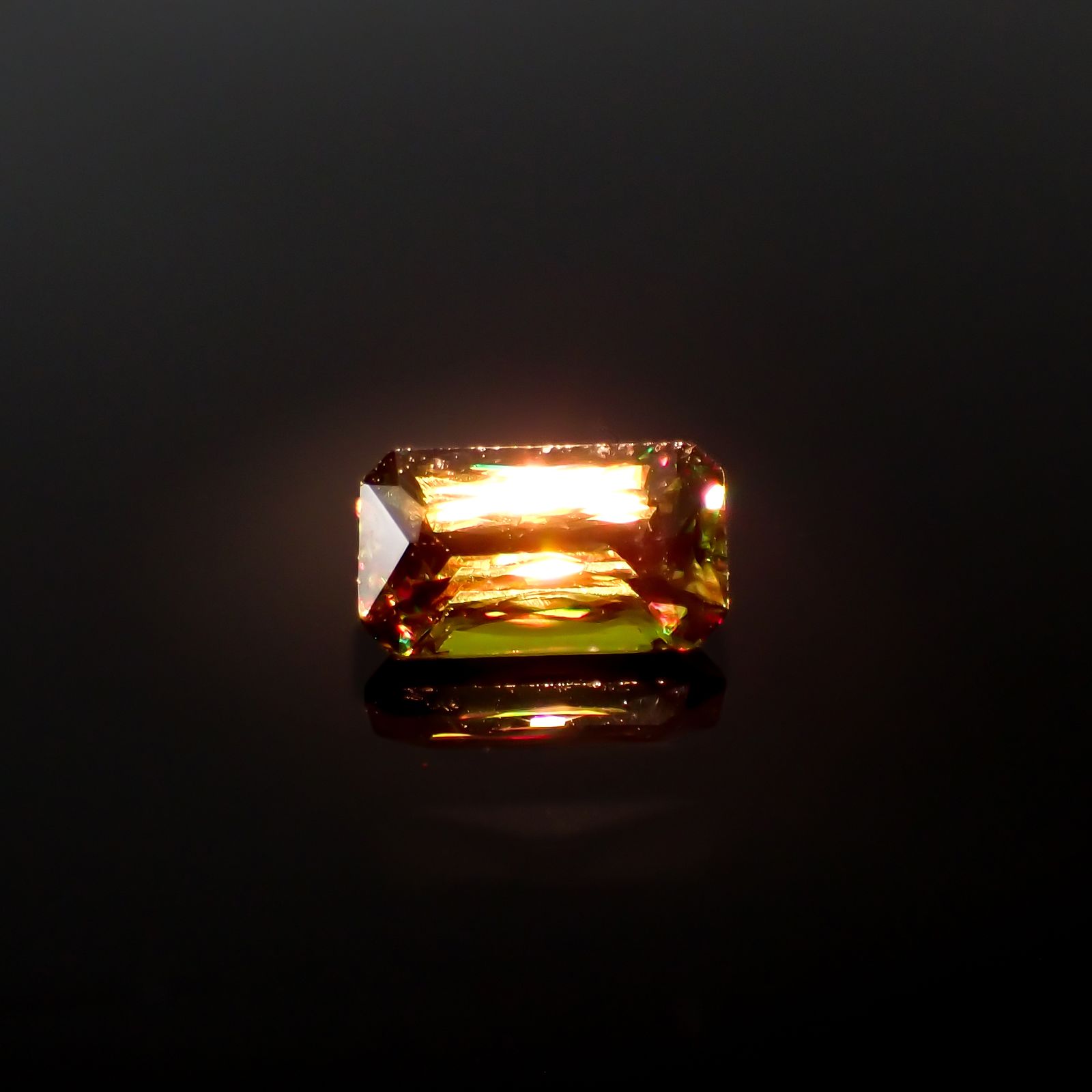 カラーチェンジスフェーン パキスタン産 1.23ct[231224743]8.2x4.6mm前後