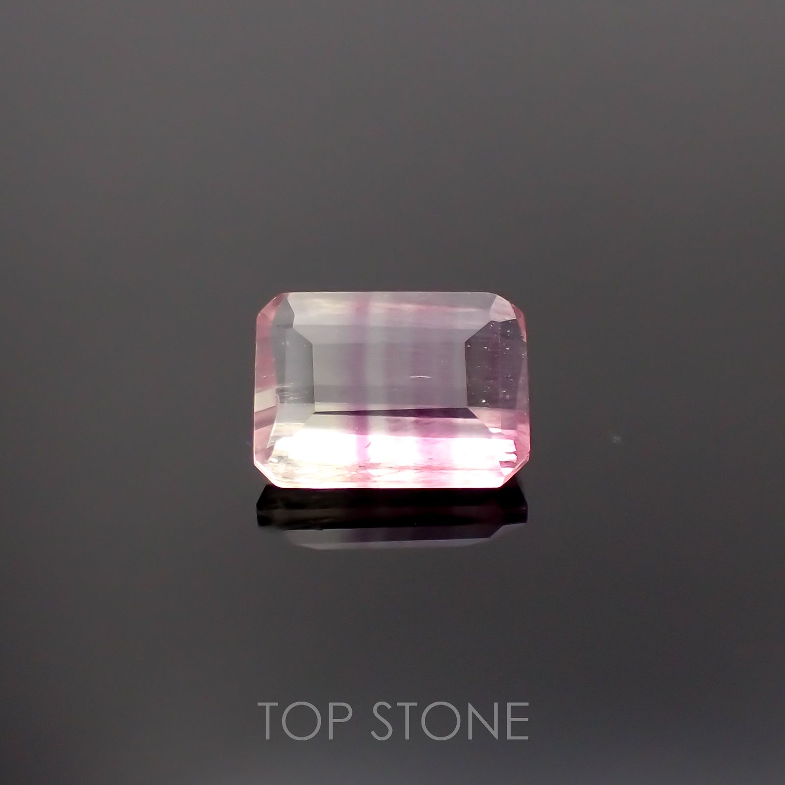 バイカラーフローライト 中国産 1.69ct[220917998]8x5.9mm前後