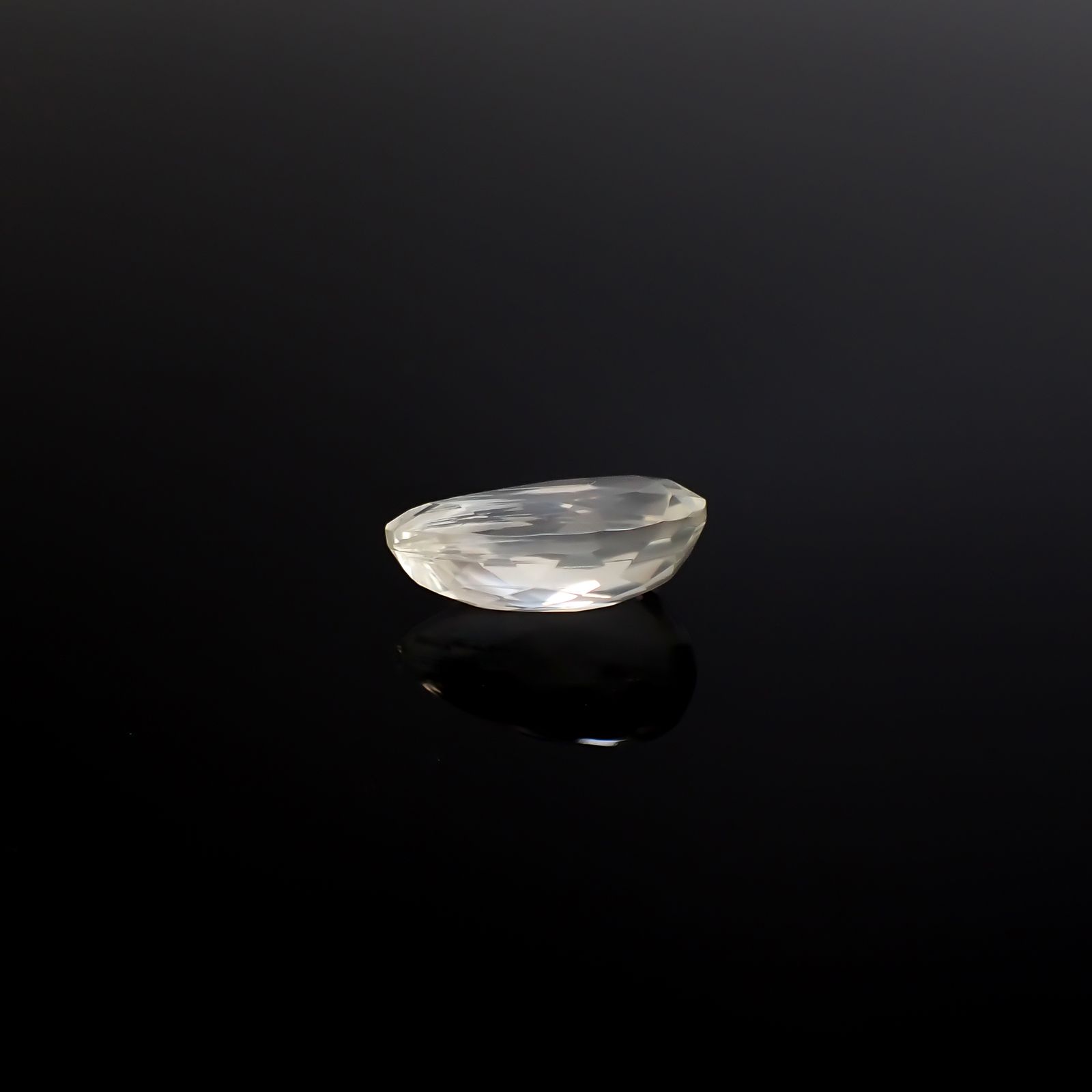 マラウイムーンストーン マラウイ共和国産 5.14ct / 15x9.3mm前後 [260331828]