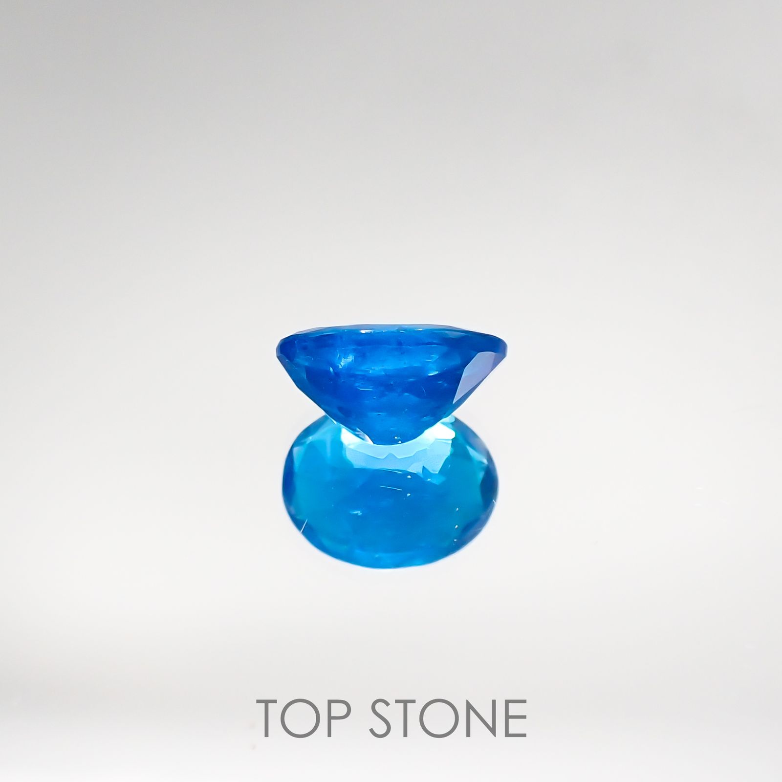 ネオンブルーアパタイト ブラジル産 ルース 1.7ct[210711683]8.7×6.9mm前後