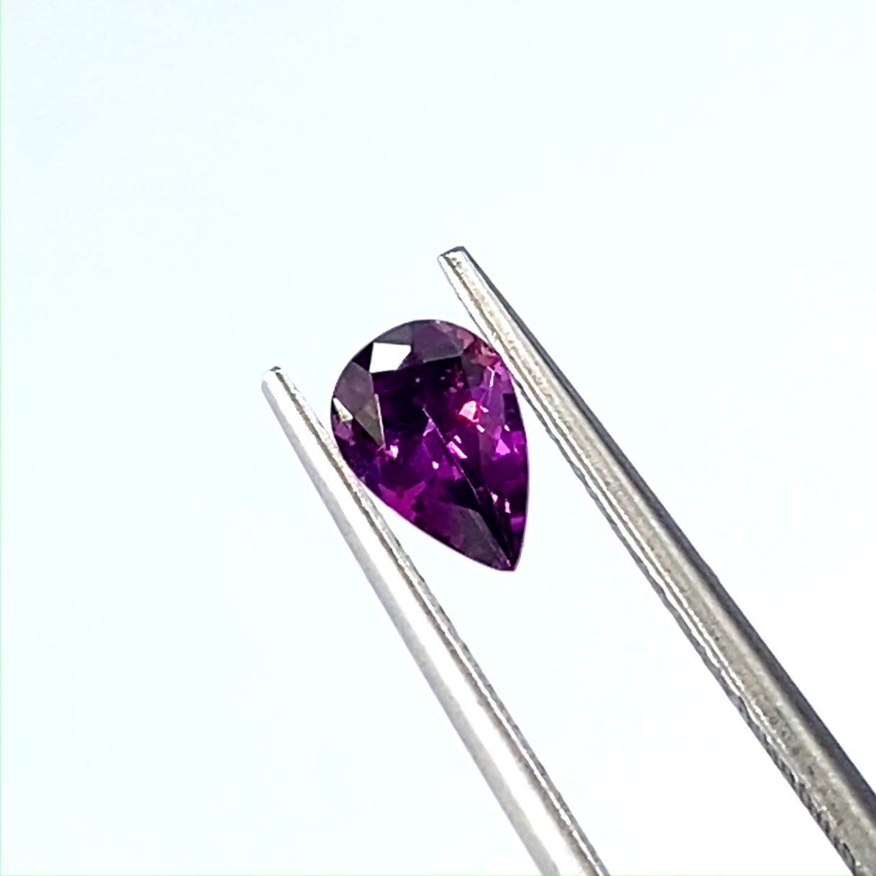 グレープガーネット(宝石名ガーネット)ブラジル産 識別済 0.71ct / 6.8
