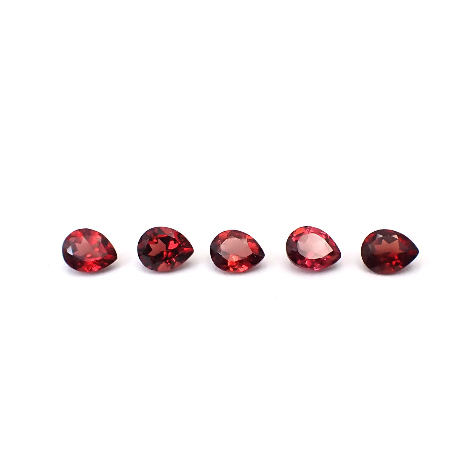 ◇ランダムセレクト◇パイロープアルマンディンガーネット モザンビーク産 約0.35ct / 5x4mm前後 [260532210-PAC]