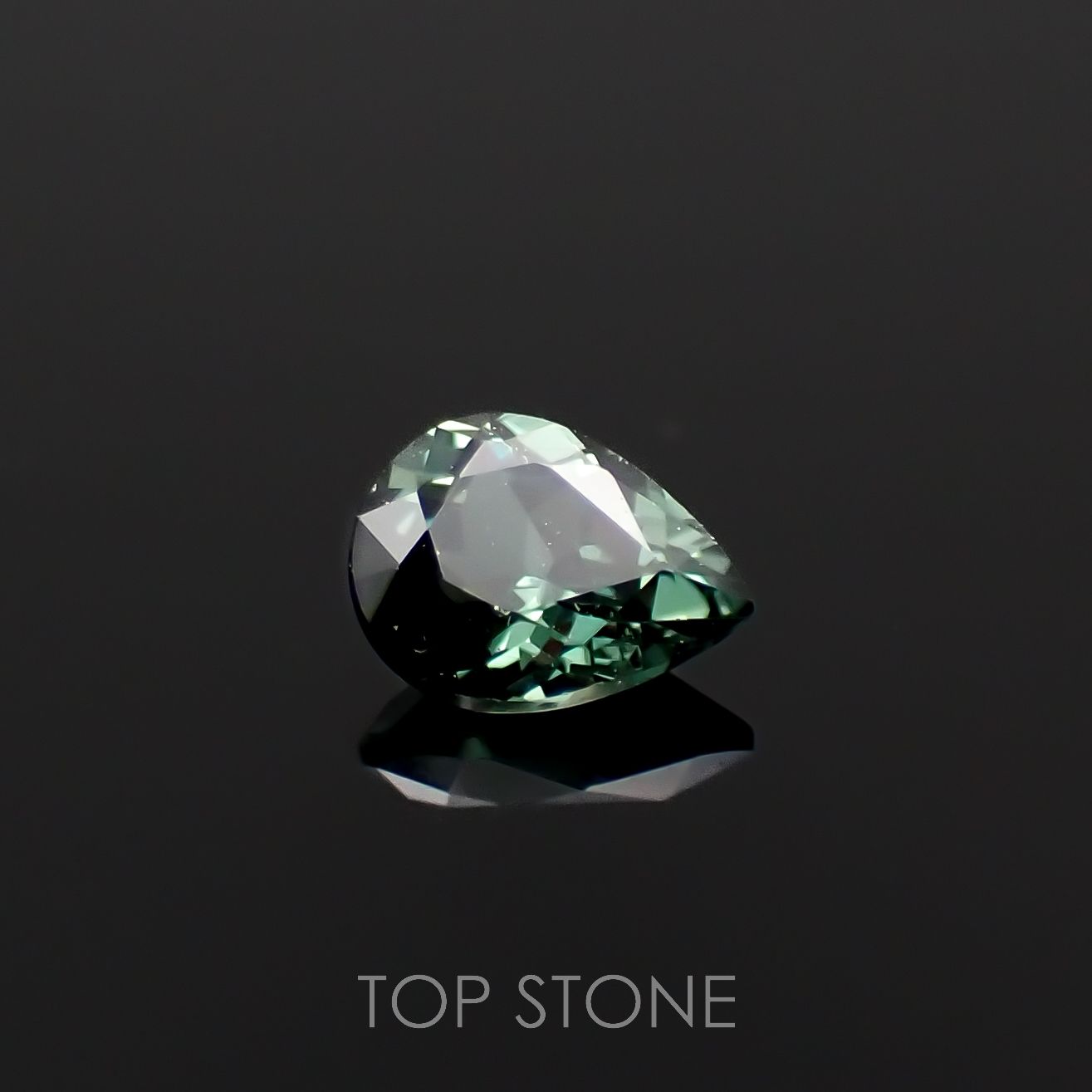 カラーチェンジガーネット アレキタイプ マダガスカル・ベキリー産 0.19ct[230119983]4.1x3.1mm前後