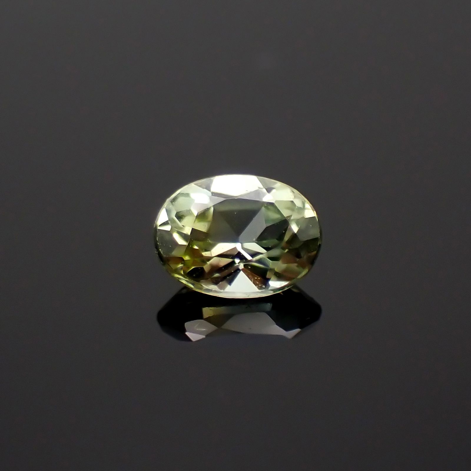 モンタナサファイア(宝石名サファイア)アメリカ・モンタナ州産 0.25ct 識別済[230321280]4.2x3.1mm前後