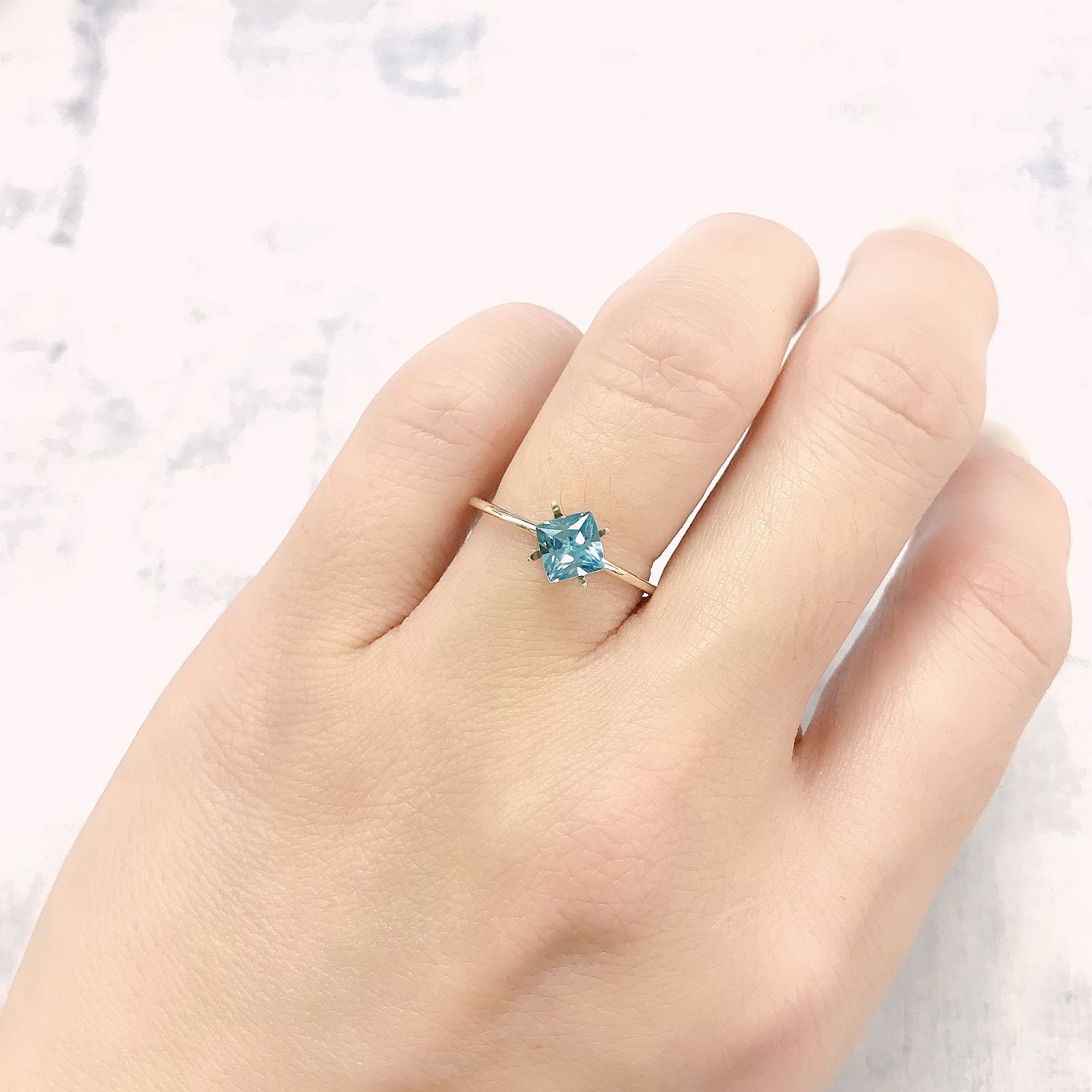 ◇プリンセスカット◇ブルージルコン(宝石名ジルコン)カンボジア産 0.96ct 識別済[220113990]5x4.9mm前後