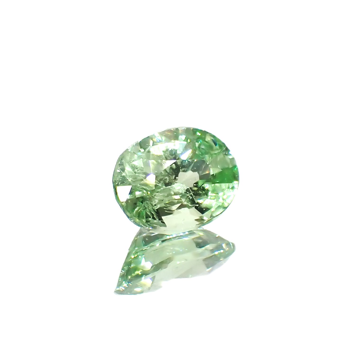 ミントガーネット(宝石名ガーネット)タンザニア産 0.74ct 識別済[230823063]6.5x4.8mm前後