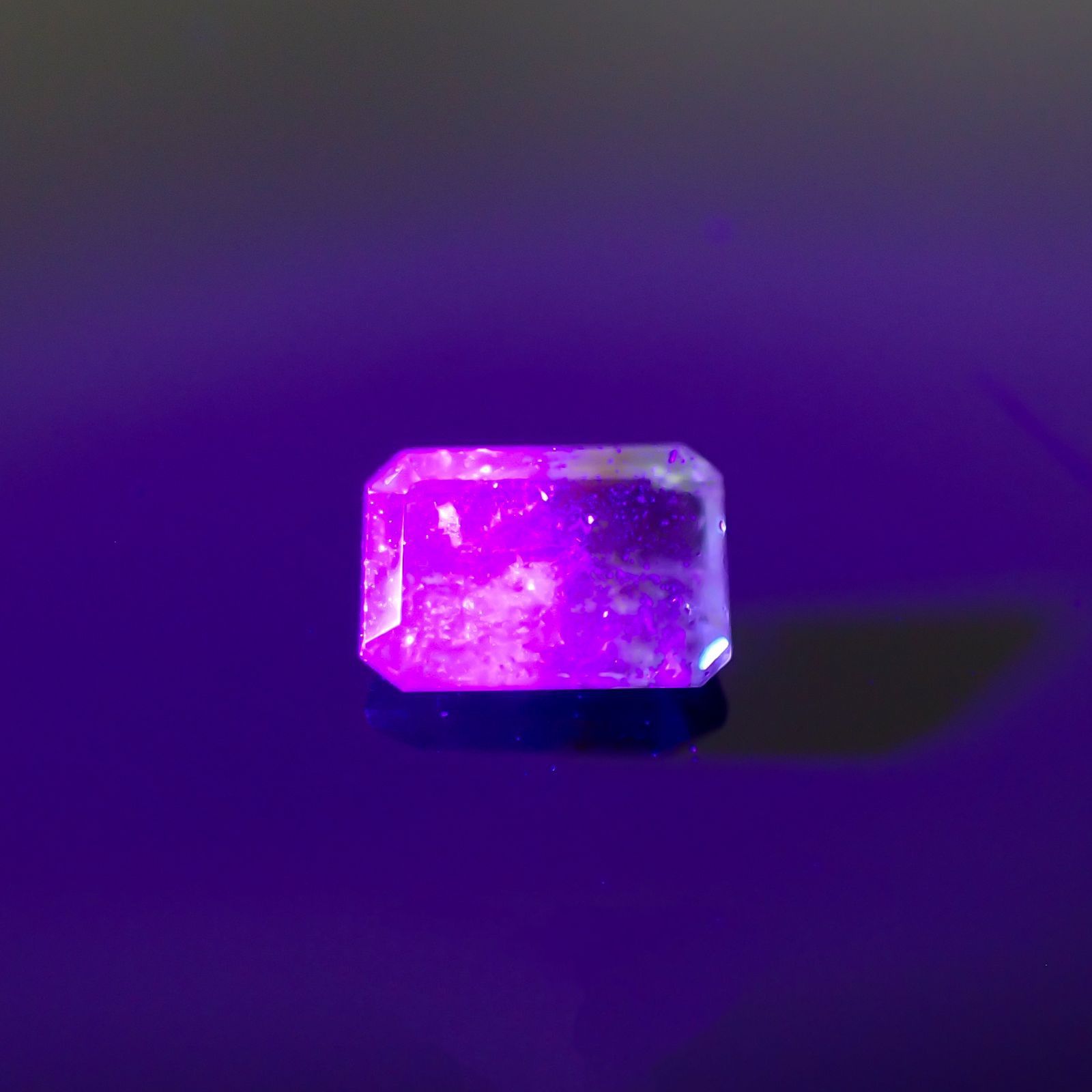 バイカラーツァボライト(宝石名グリーン グロッシュラー・ガーネット) タンザニア産 識別済 1.26ct / 7.2x5mm前後 [210711918]