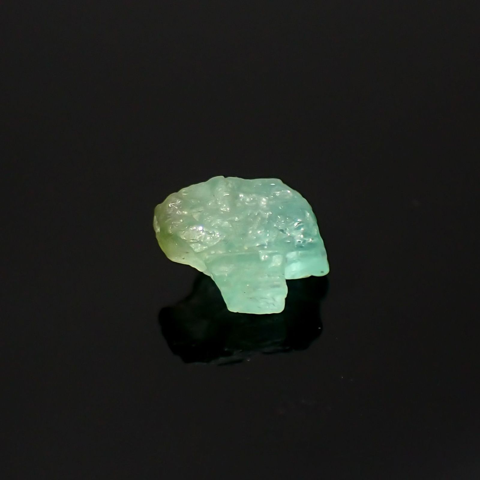 パライバトルマリン 原石 ブラジル・パライバ州バターリャ鉱山産 0.83ct [220515993]6.8x5.3mm前後