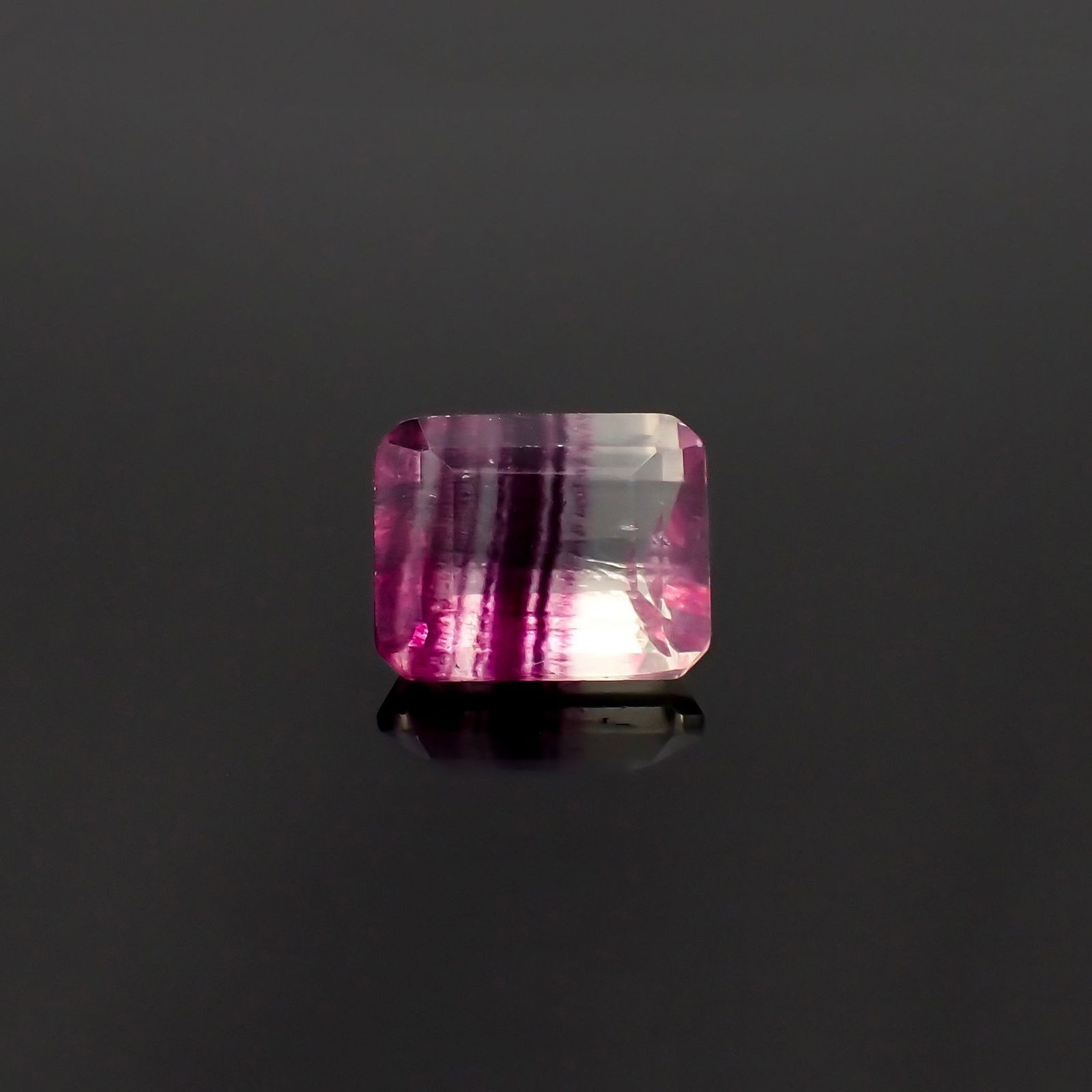 バイカラーフローライト 中国産 4.03ct / 10x8mm前後 [260120166]