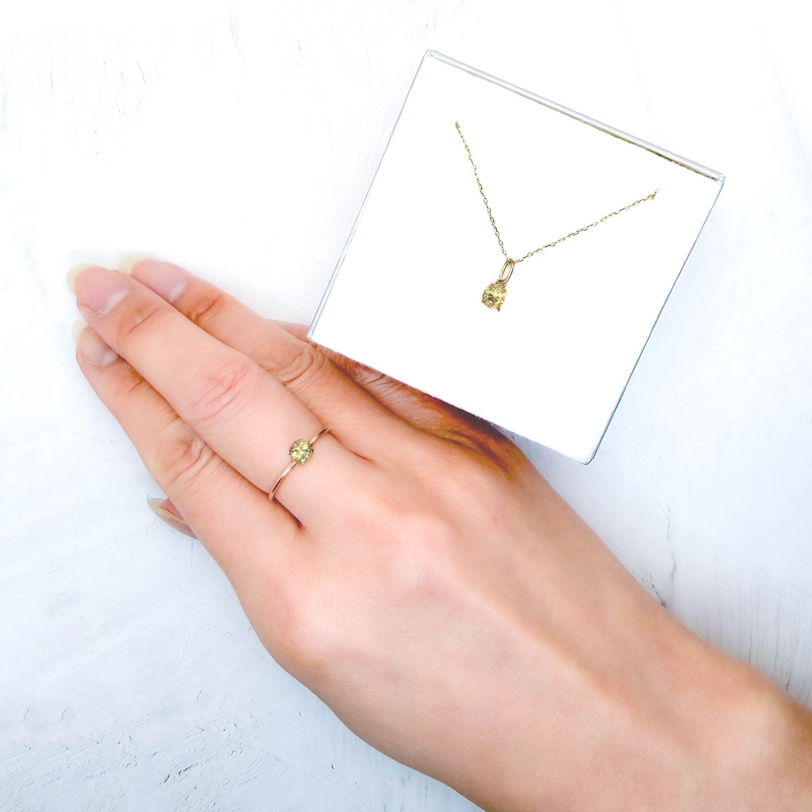 ◇ペアセット◇イエロージルコン(宝石名ジルコン)スリランカ/カンボジア産 識別済 0.91ct(2pcs合計) / 4.2x4.2mm前後 [251231488]