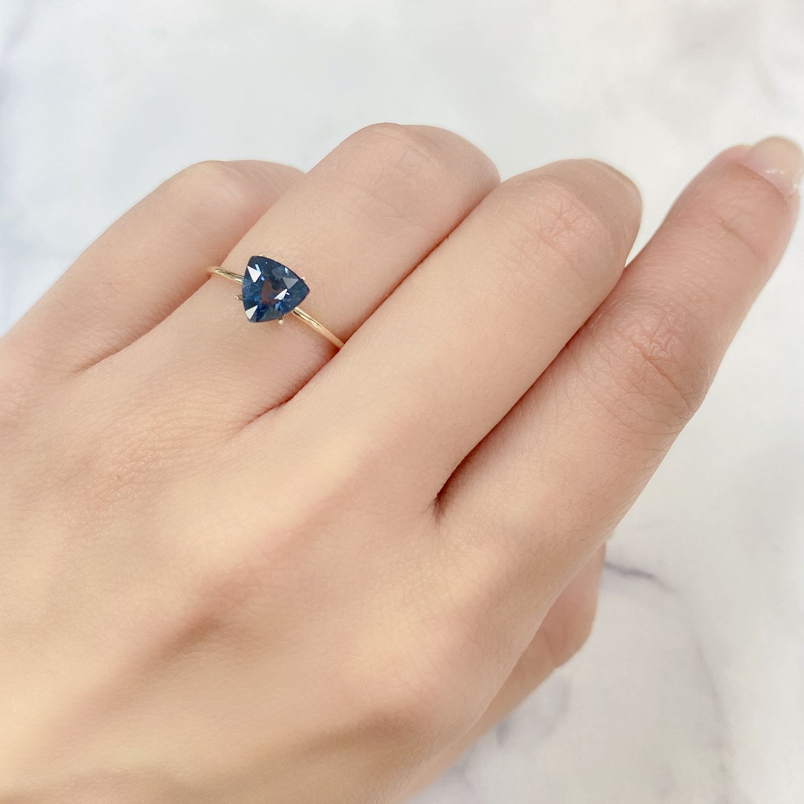ブルースピネル(宝石名ブルー・スピネル) スリランカ産 1.134ct ソ付(彩珠)[21019359]6.6×6.7mm前後