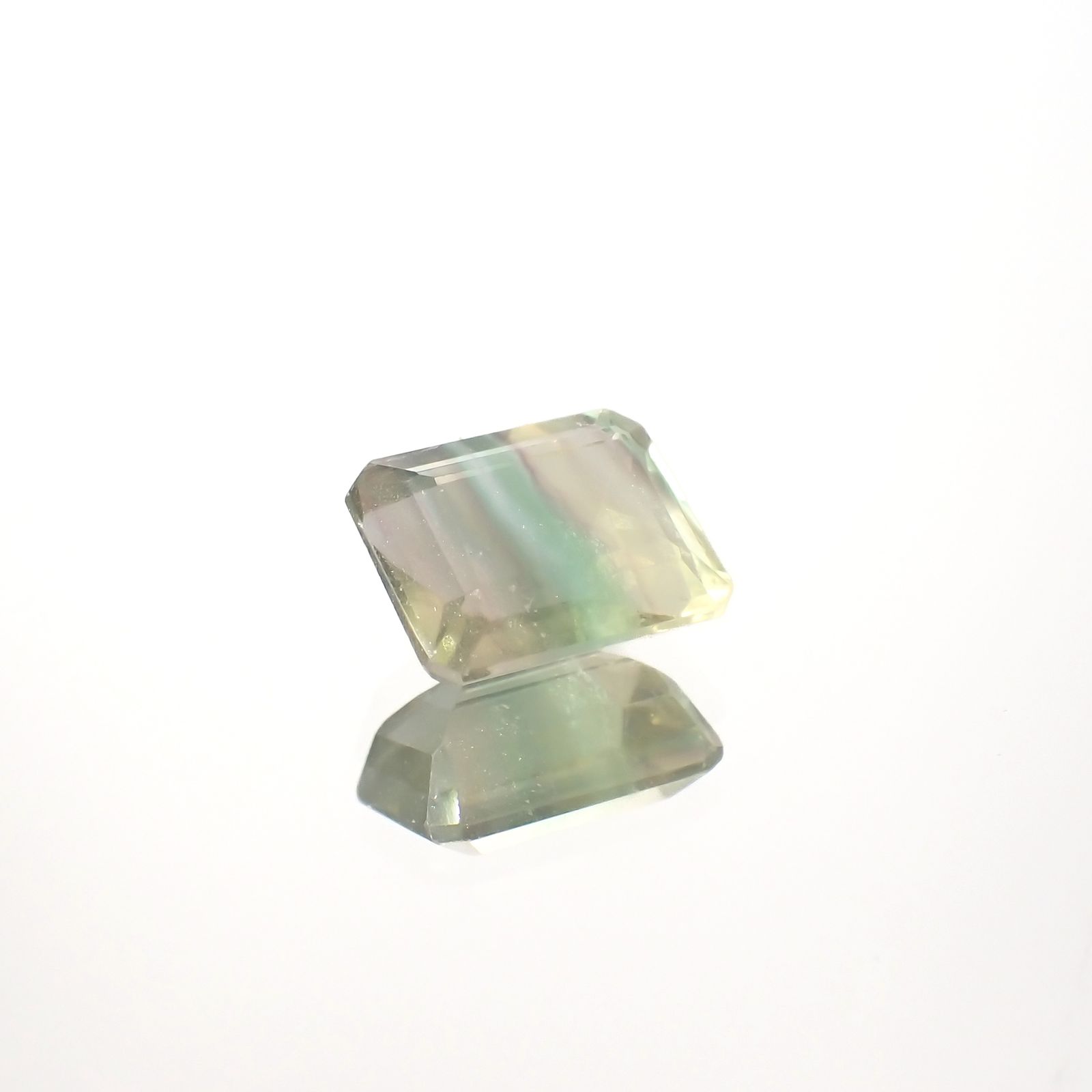 バイカラーフローライト フルオレッセンス ブラジル産 3.73ct[230722975]9.7x7.9mm前後