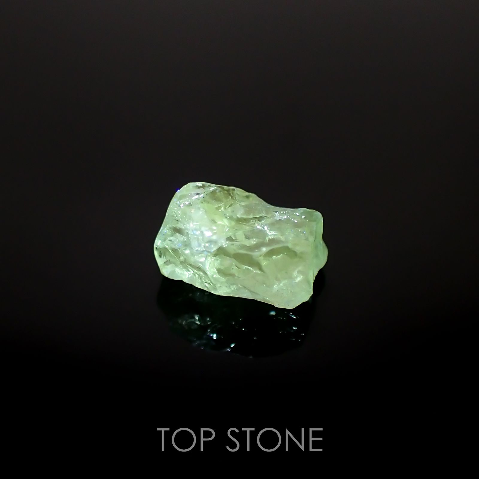 バナジウムコーネルピン原石(宝石名コーネルピン)タンザニア・タンガ州産 1.96ct 識別済[220716911]8.1x6.4mm前後