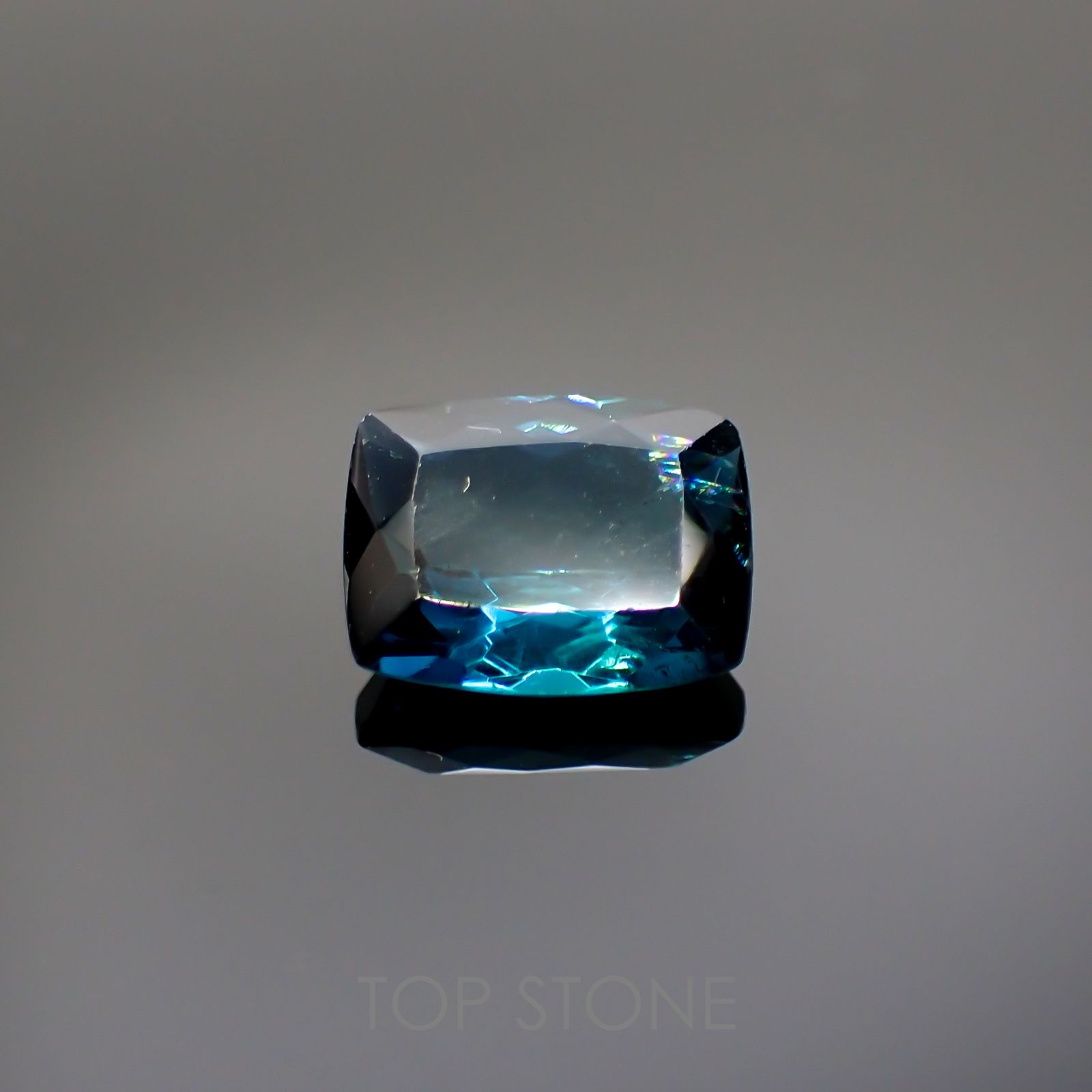 インディゴライト(宝石名ブルー・トルマリン) ブラジル産 1.791ct ソ付(彩珠)[20073912]8.8×6.9mm前後