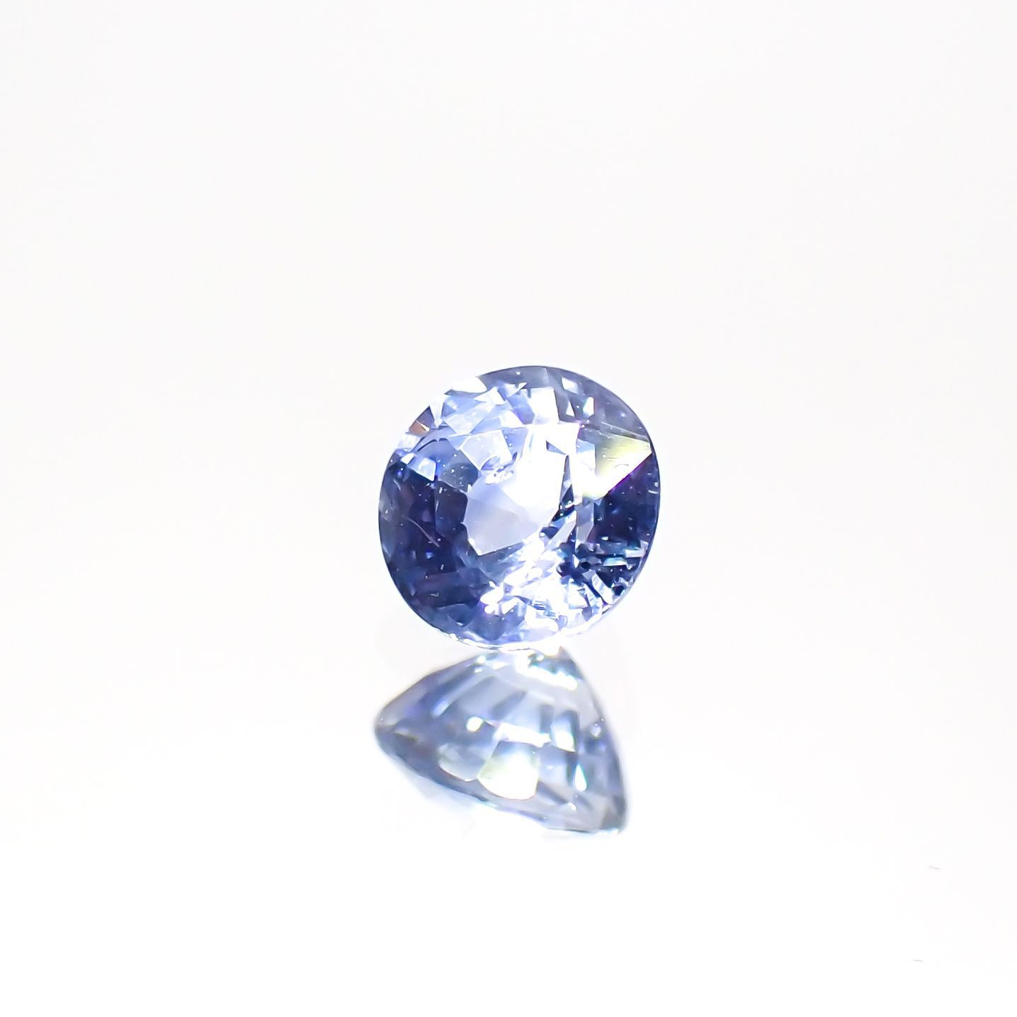 アイスブルーサファイア(宝石名サファイア)スリランカ/マダガスカル産 0.40ct 識別済[220515959]4.2x4.1mm前後