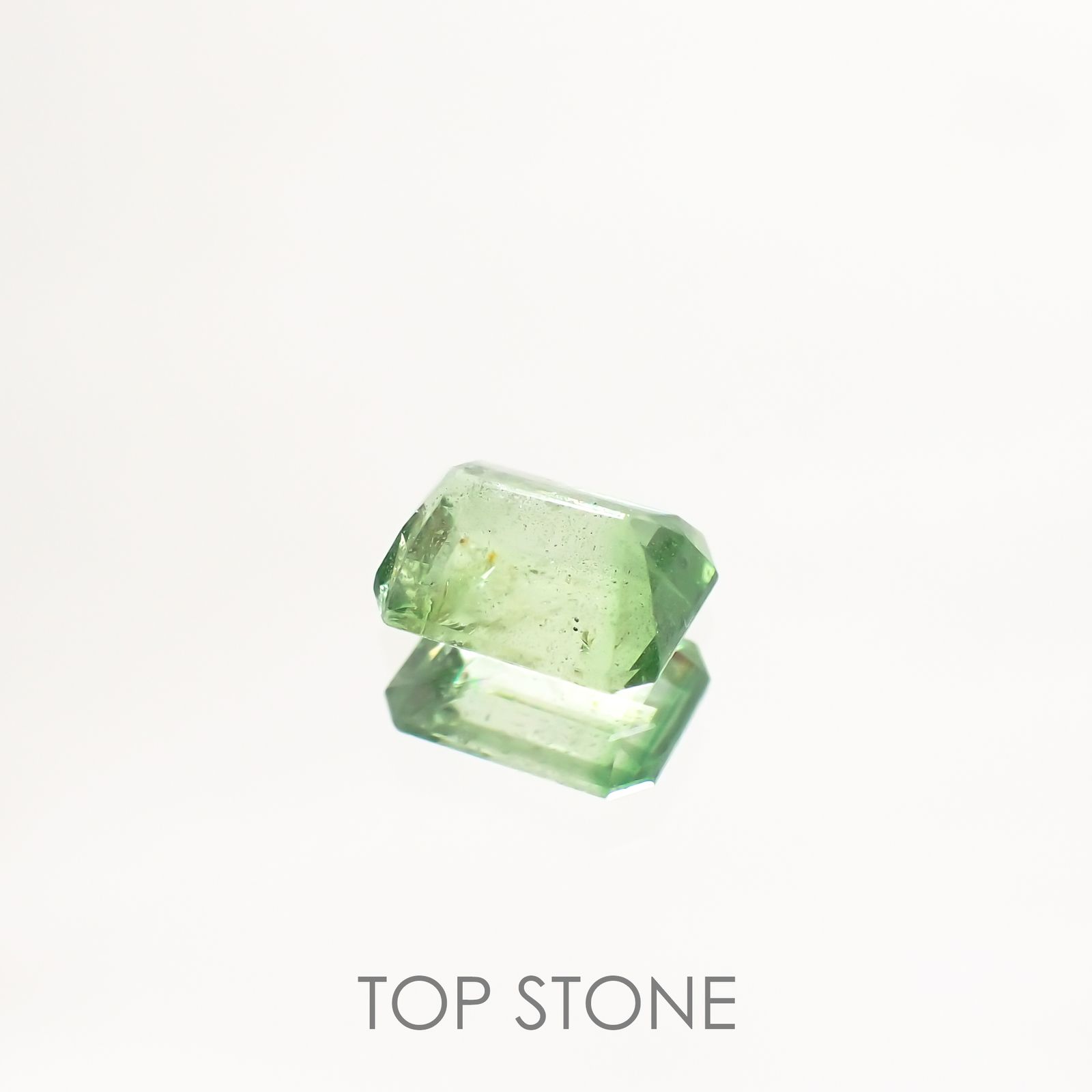 バイカラーツァボライト(宝石名グリーン グロッシュラー・ガーネット) タンザニア産 1.12ct 識別済[210711914]6.6×5mm前後