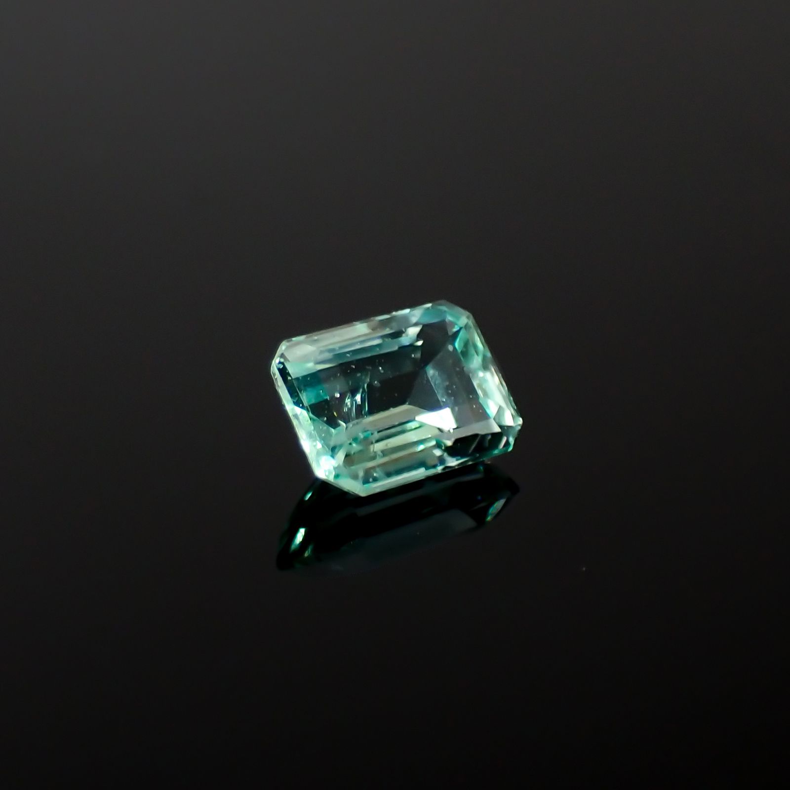 パステルカラーエメラルド コロンビア産 0.36ct[240225958]4.9x3.6mm前後