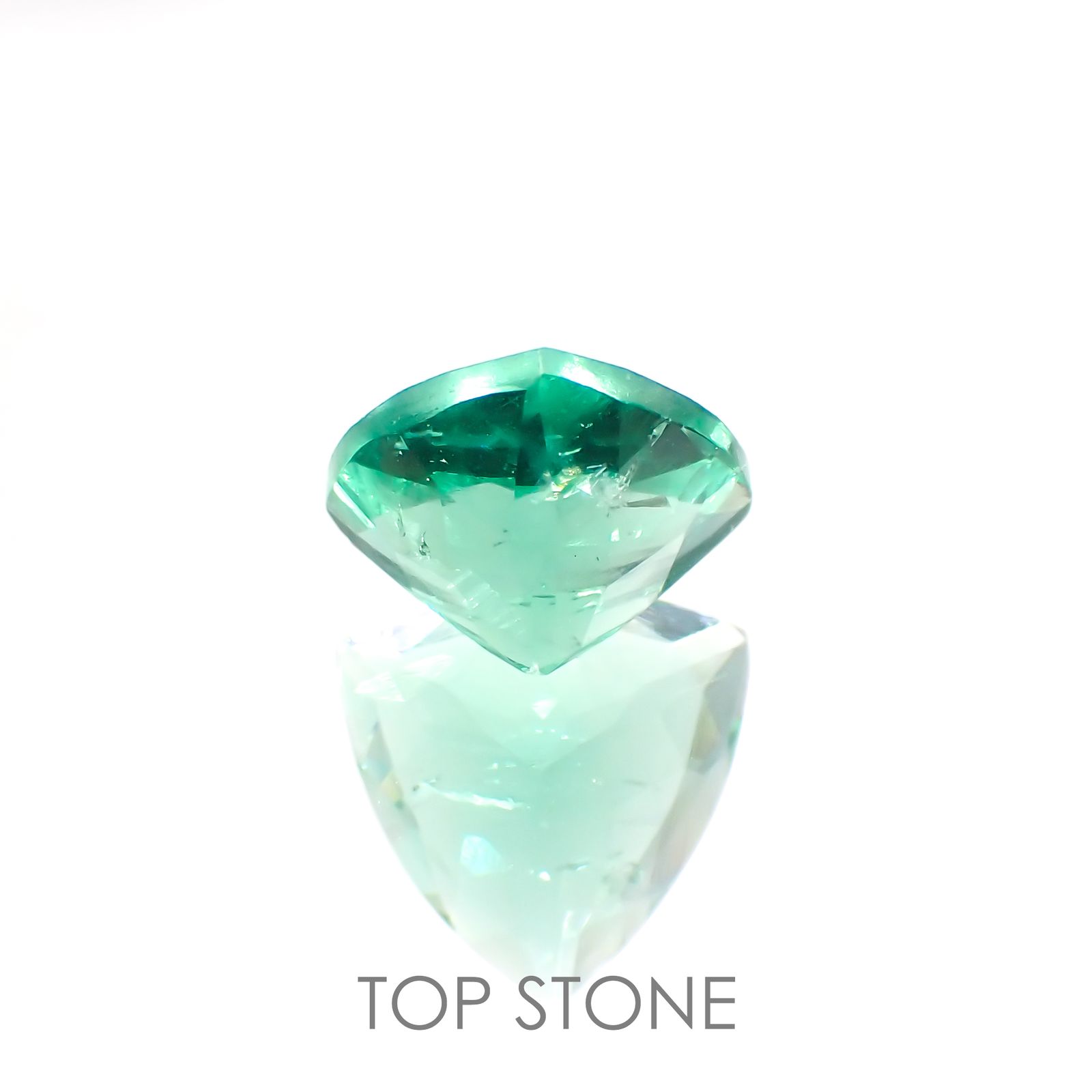 フローライト フルオレッセンス(宝石名フルオライト)イギリス・ロジャリー鉱山産 4.71ct 識別済[211113777]11x11.1mm前後