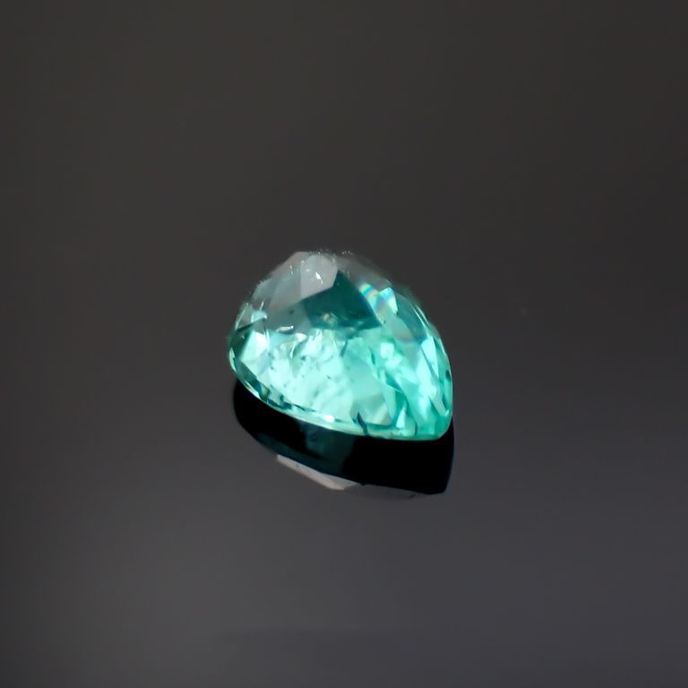 パライバトルマリン(宝石名トルマリン/別名パライバ・トルマリン)ブラジル・パライバ州バターリャ鉱山産 0.18ct 識別済[221018809]4.1x3.1mm前後