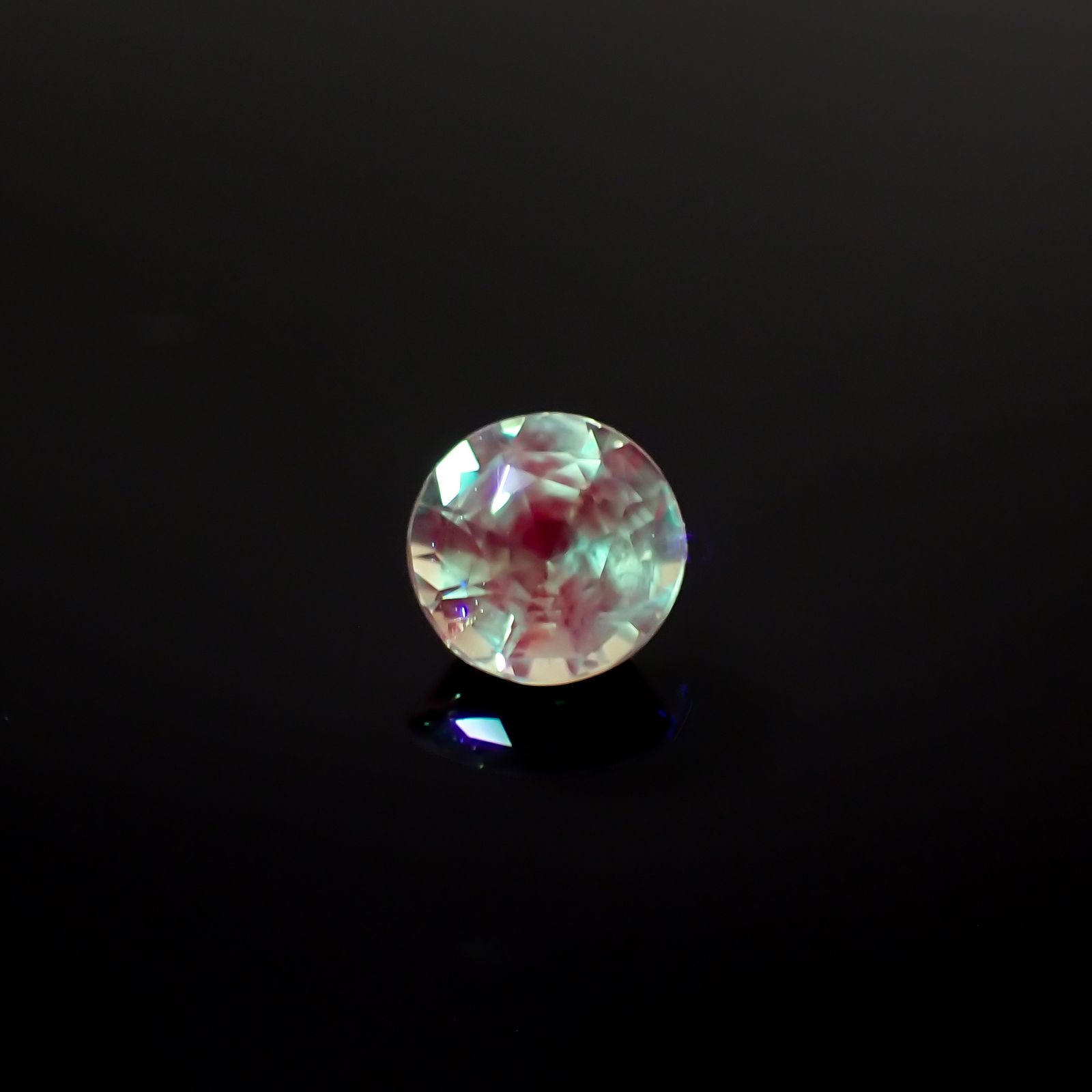 シルキーアレキサンドライト(宝石名アレキサンドライト)ブラジル・ミナスジェライス州ヘマチタ鉱山産 0.22ct 識別済[240527401]3.6x3.6mm前後