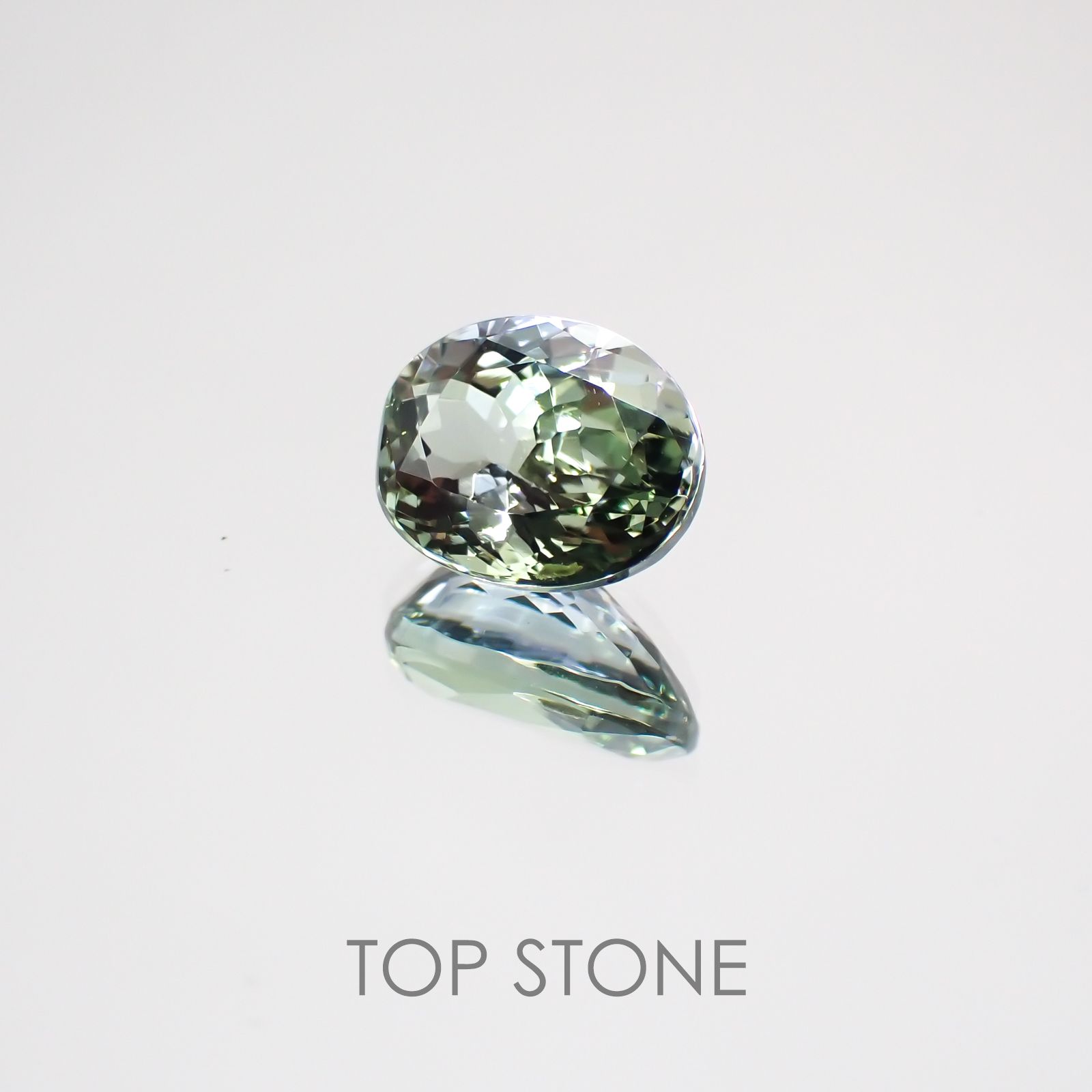 パーティカラータンザナイト(宝石名パーティカラード・ゾイサイト) タンザニア産 1.845ct ソ付(彩珠)[20021990]8.5×6.5mm前後