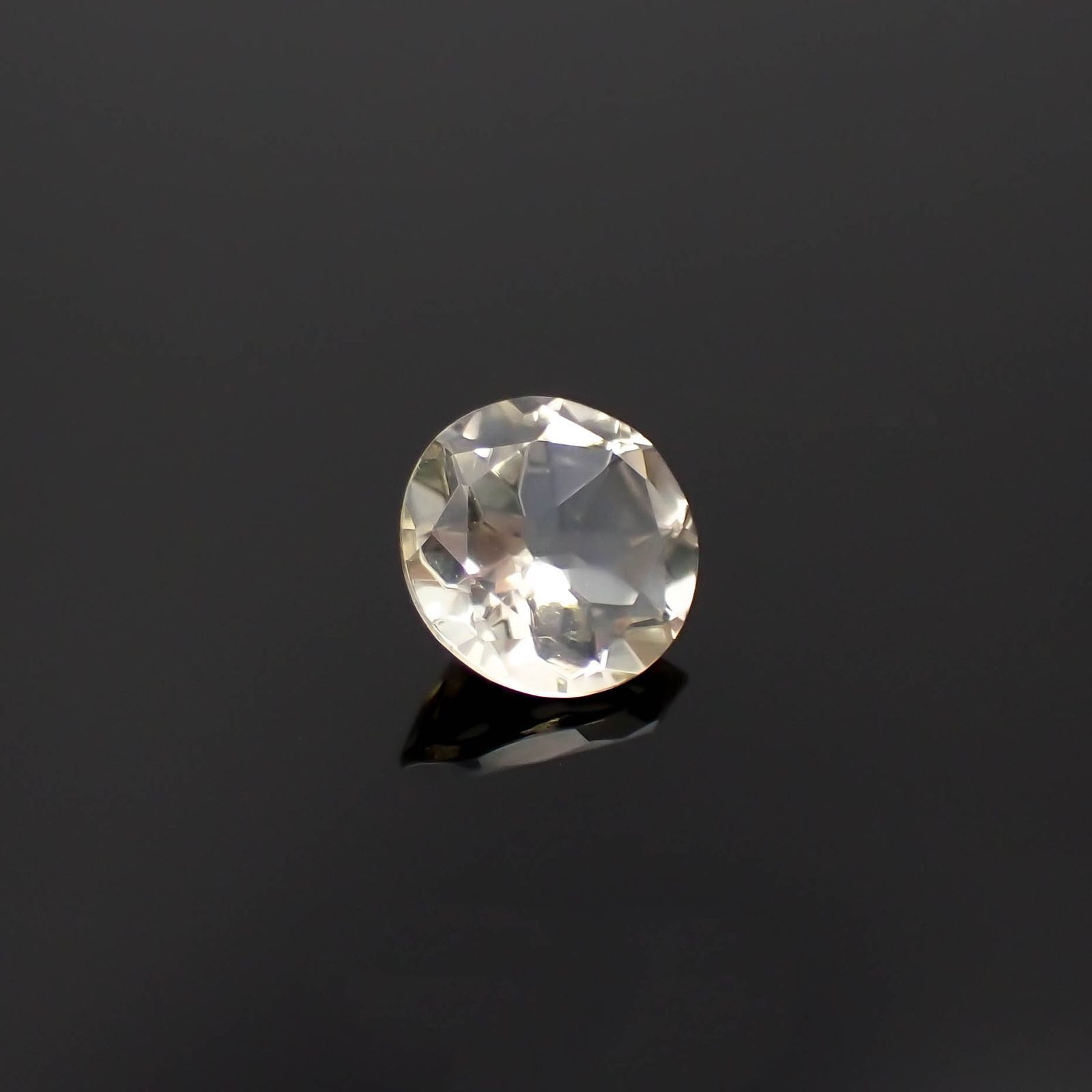 ゴールデンラブラドライト メキシコ産 1.17ct / 7.3x7.3mm前後 [251220365]