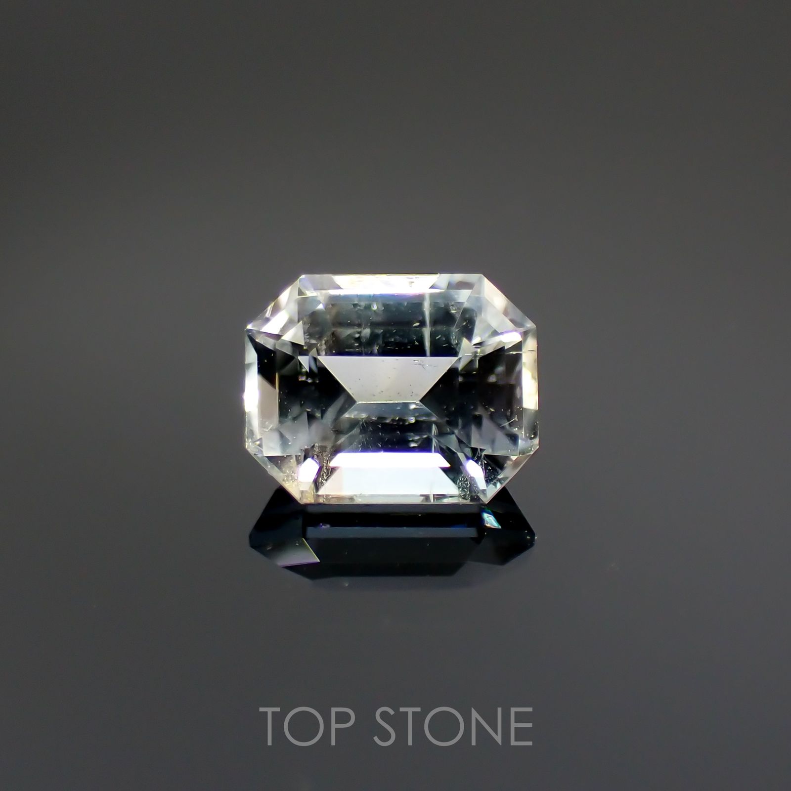 ジェレメジェバイト(宝石名エレメージェバイト) ナミビア産 0.685ct ソ付(彩珠)[20095019]5.7×4.4mm前後