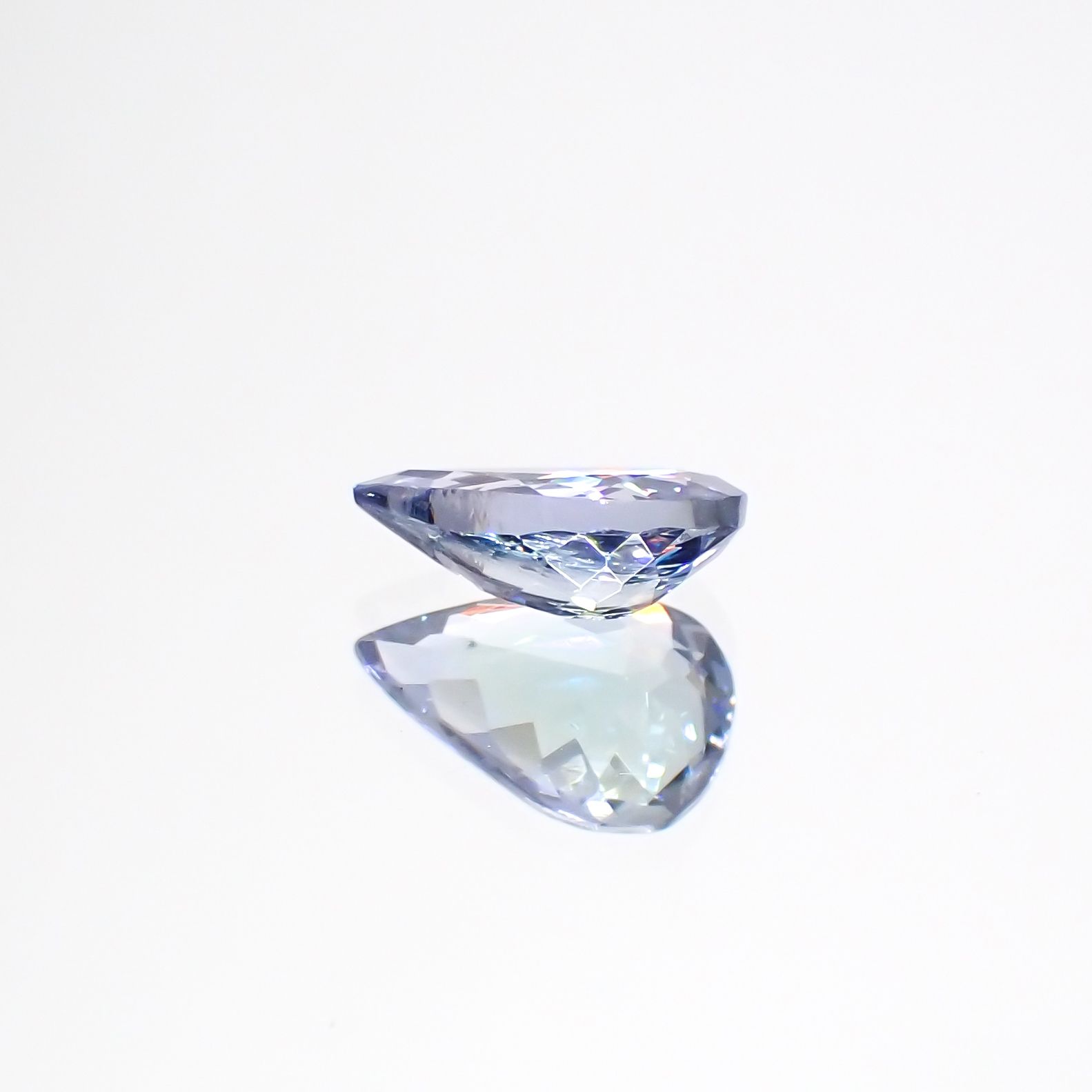 バイカラータンザナイト(宝石名タンザナイト)タンザニア産 0.79ct 識別済[231224644]7.9x5mm前後