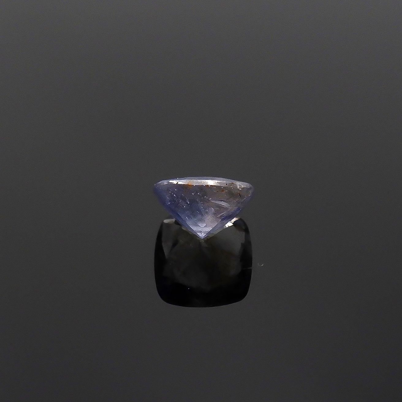 ジェレメジェバイト(宝石名エレメージェバイト)ナミビア産 ソ付(彩珠) 0.517ct / 5.1x5mm前後 [220717076]