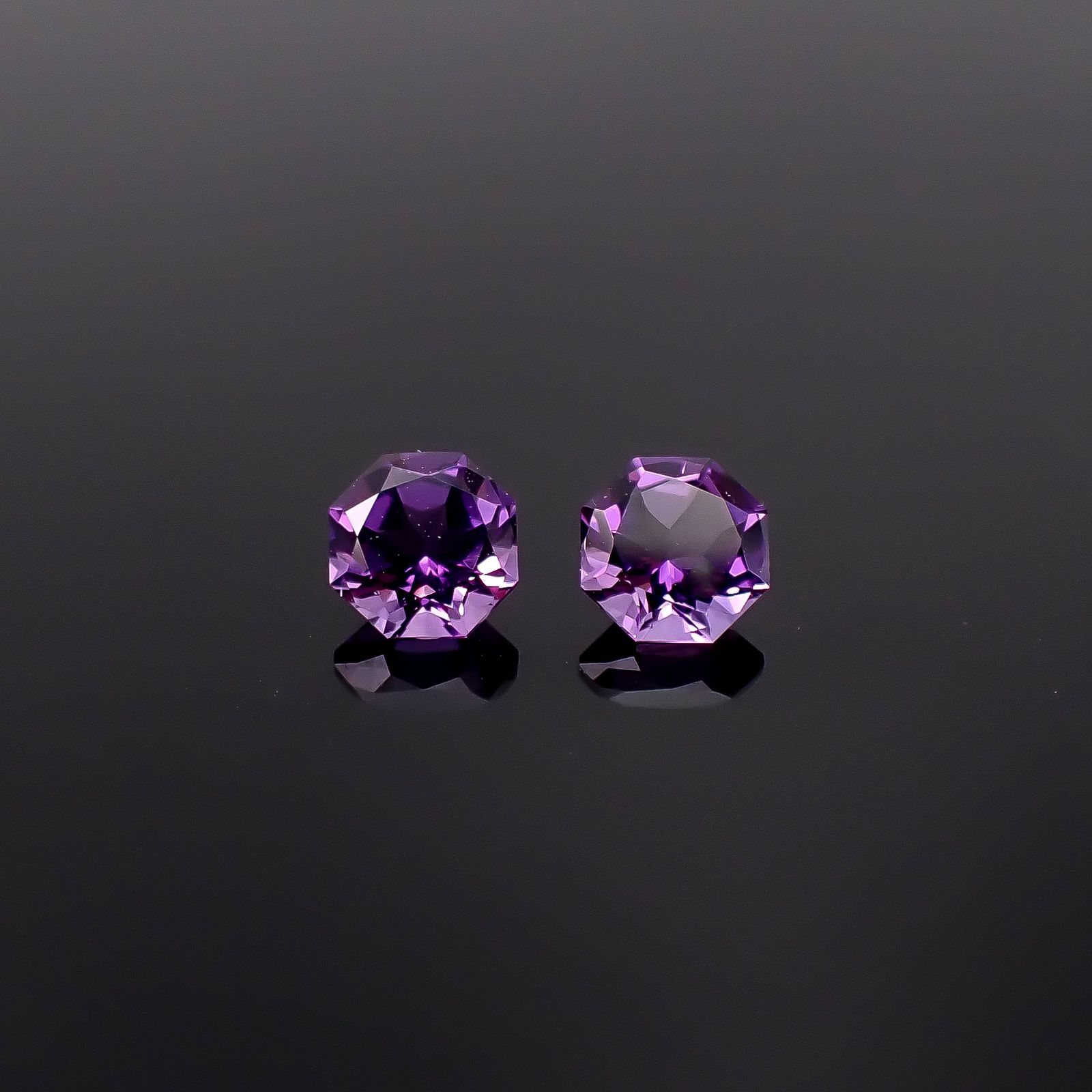 ◇オクタゴンカット・ペアセット◇アメジスト(宝石名アメシスト)ブラジル産 識別済 0.96ct(2pcs合計) / 5.1x5.1mm前後 [260131645]
