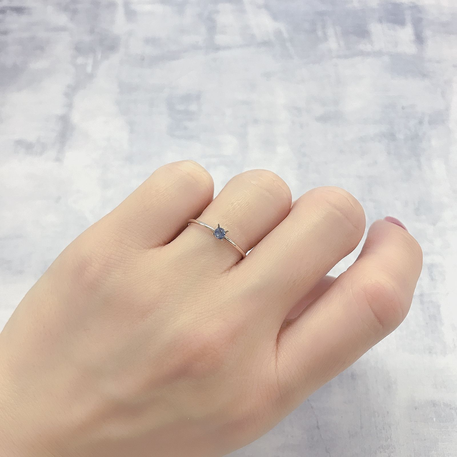 ベニトアイト(宝石名ベニトアイト)アメリカ・カリフォルニア州産 0.095ct 識別済[220114203]2.9x2.7mm前後