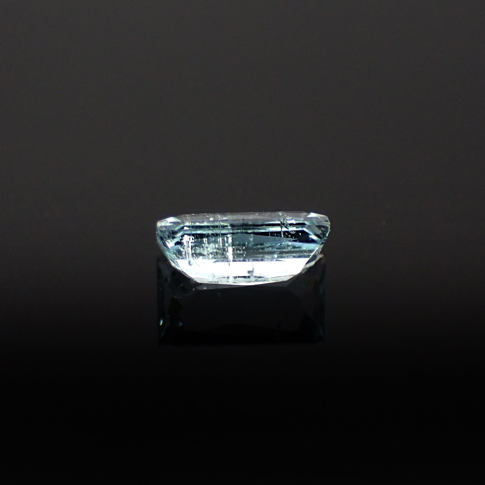 パライバトルマリン(宝石名トルマリン/別名パライバ・トルマリン)モザンビーク産 識別済 0.44ct / 6.2x3.4mm前後 [230522236]