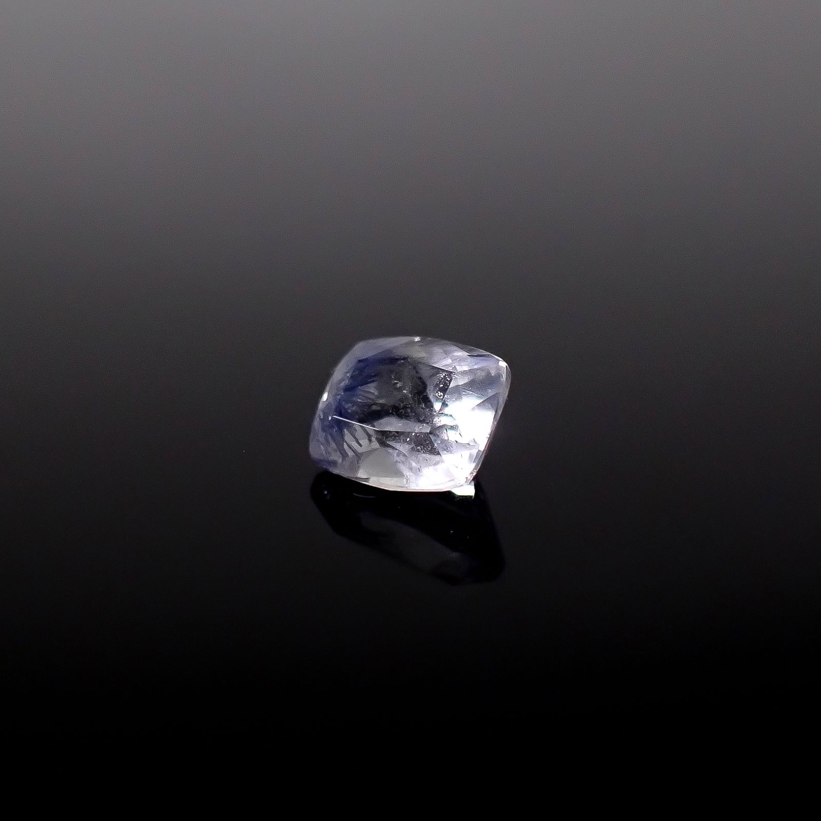 デュモルチェライトインクォーツ ブラジル産 0.66ct / 5.9x4.9mm前後 [260331842]