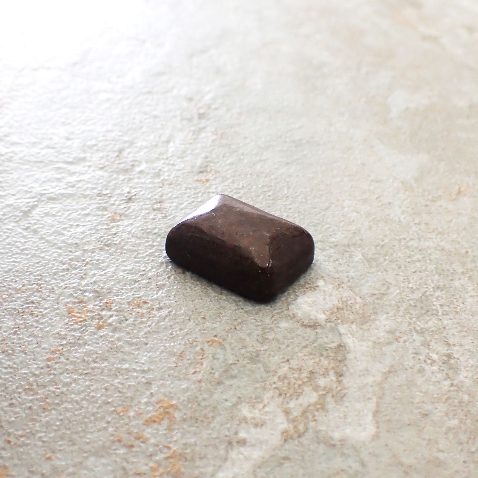 コンドライト隕石 発見地：アフリカ・サハラ砂漠 29.41ct [241029341]19.6x14.7mm前後