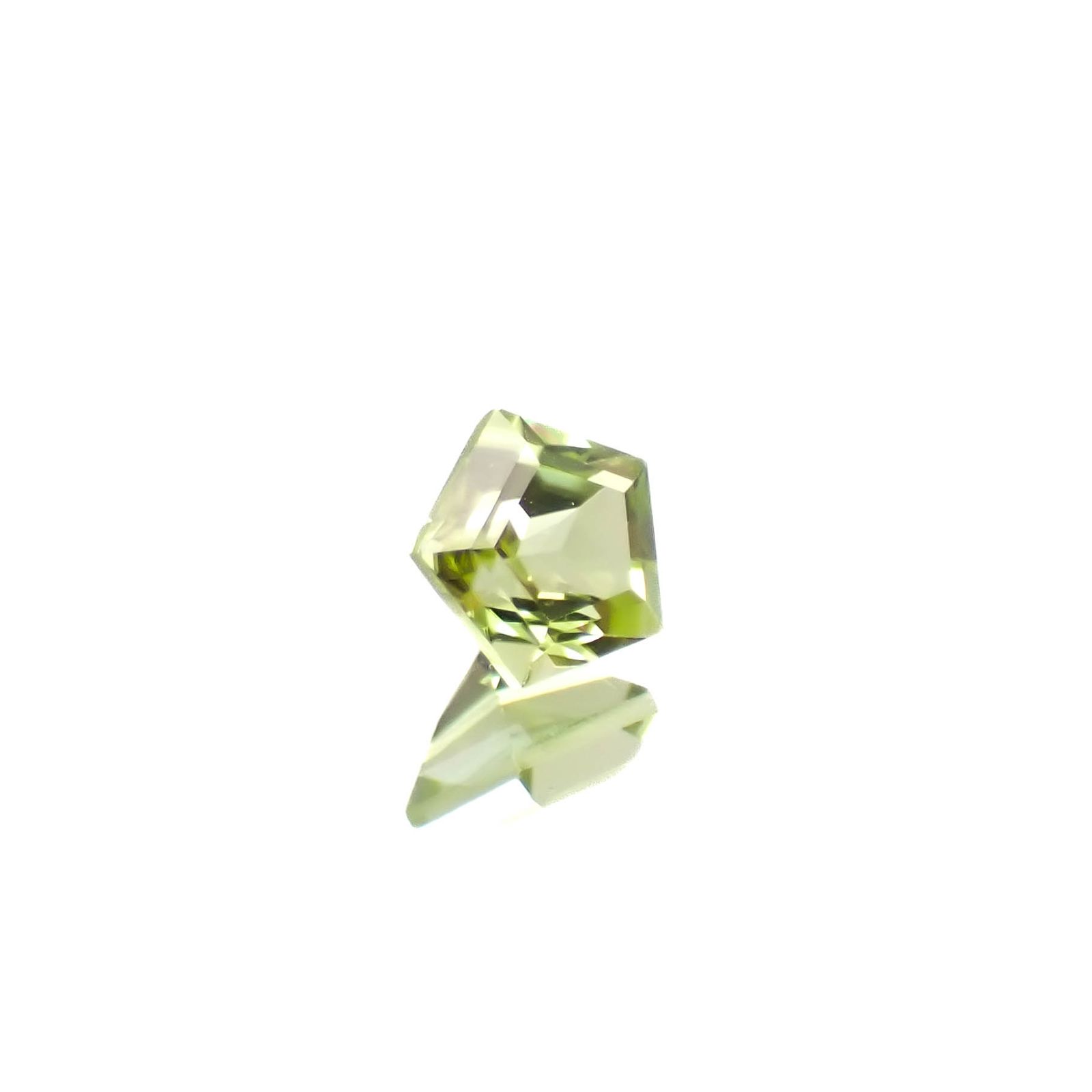 ◇ペンタゴンカット◇ペリドット(宝石名ペリドット)アメリカ産 0.27ct 識別済[250330113]4.1x4.2mm前後