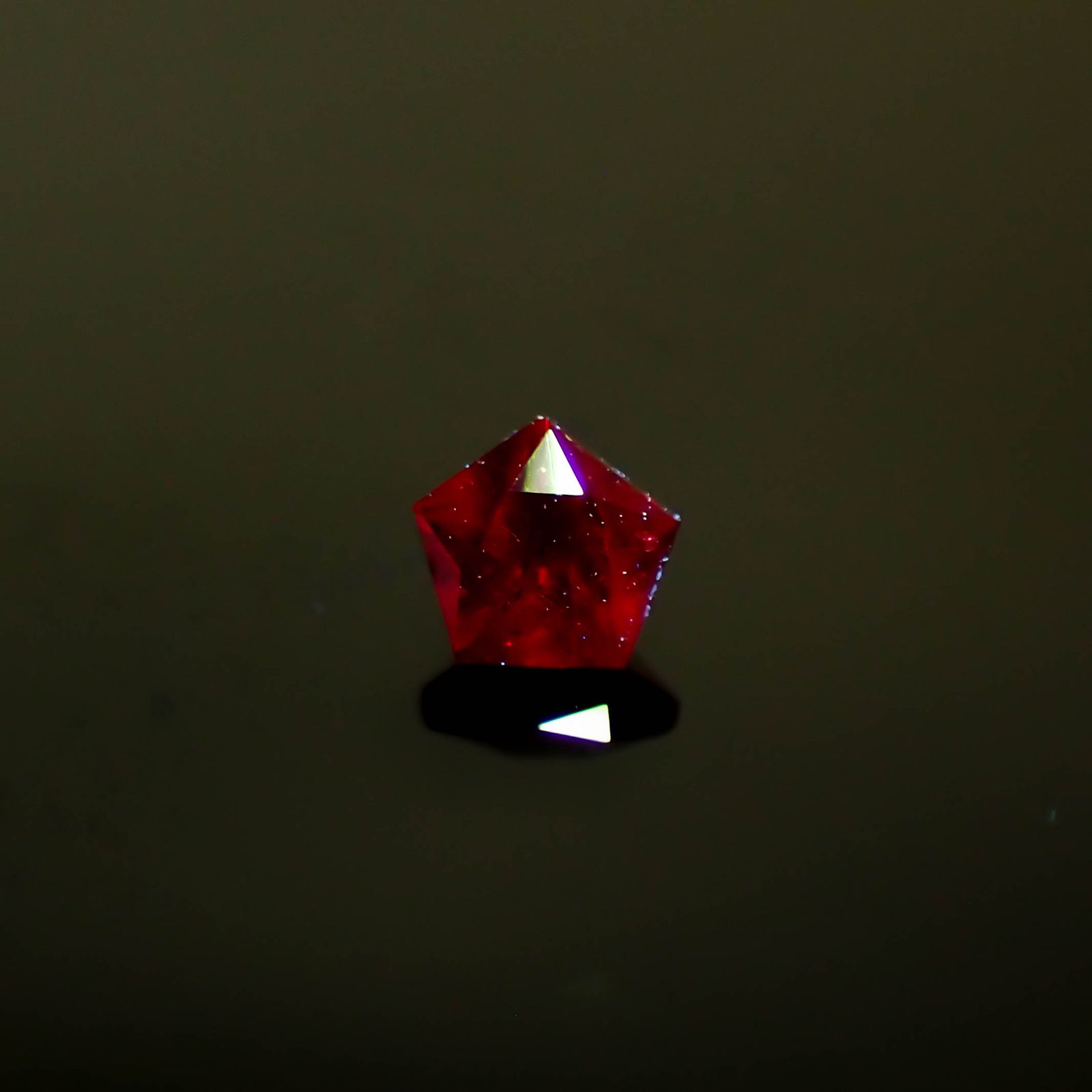 ◇ペンタゴンカット◇ルビー(宝石名ルビー)モザンビーク/ミャンマー産 0.11ct 識別済[231225037]2.7x2.9mm前後