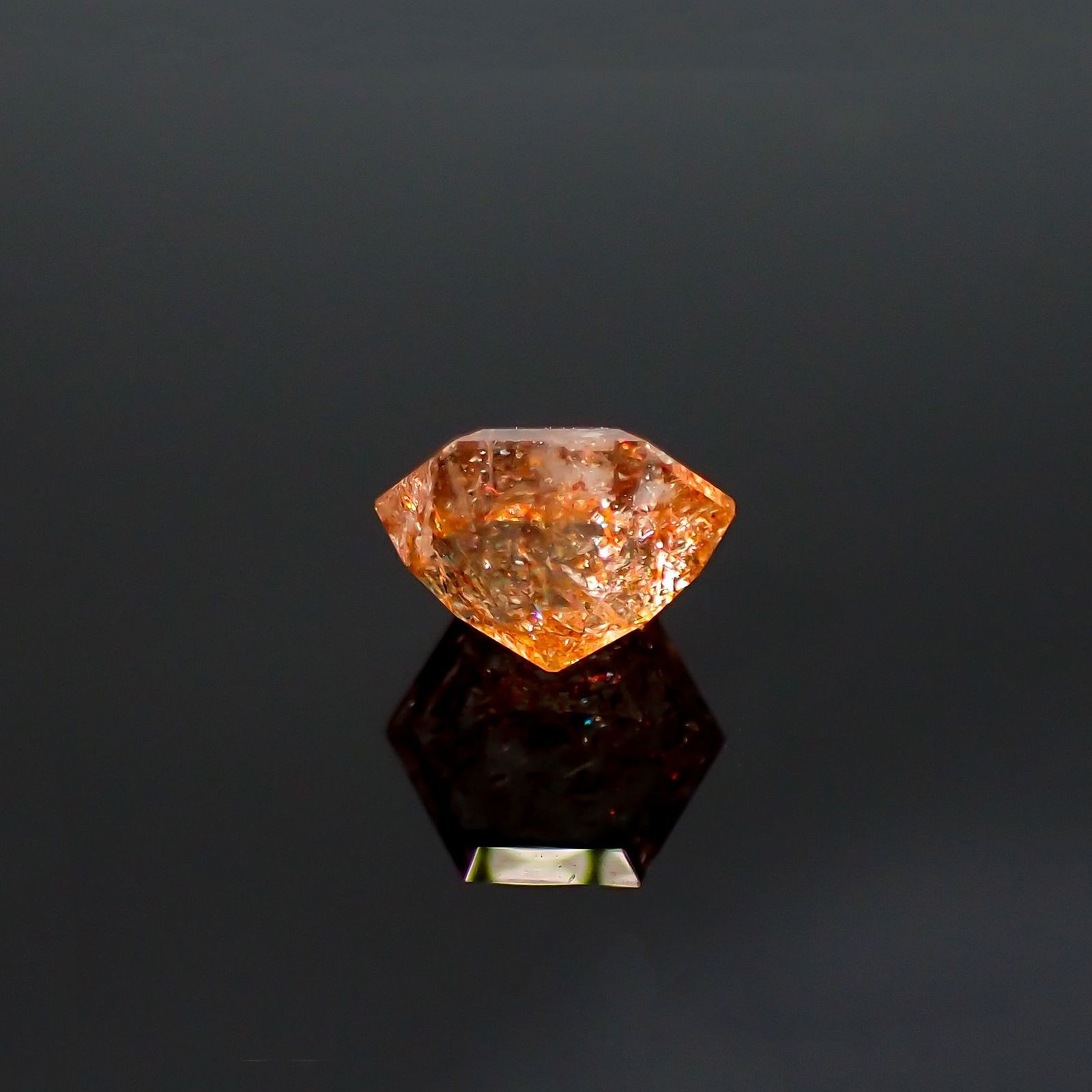 ◇ヘキサゴンカット◇イリュージョンサンストーン インド産 1.24ct / 6.5x6.5mm前後 [260215493]