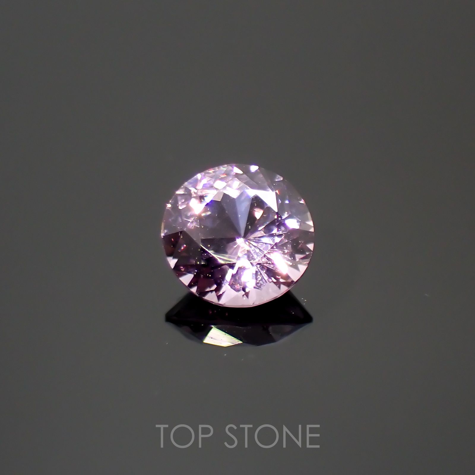 ラベンダーピンクスピネル(宝石名スピネル)ビルマ/マダガスカル産 0.46ct 識別済[220114546]4.6x4.6mm前後
