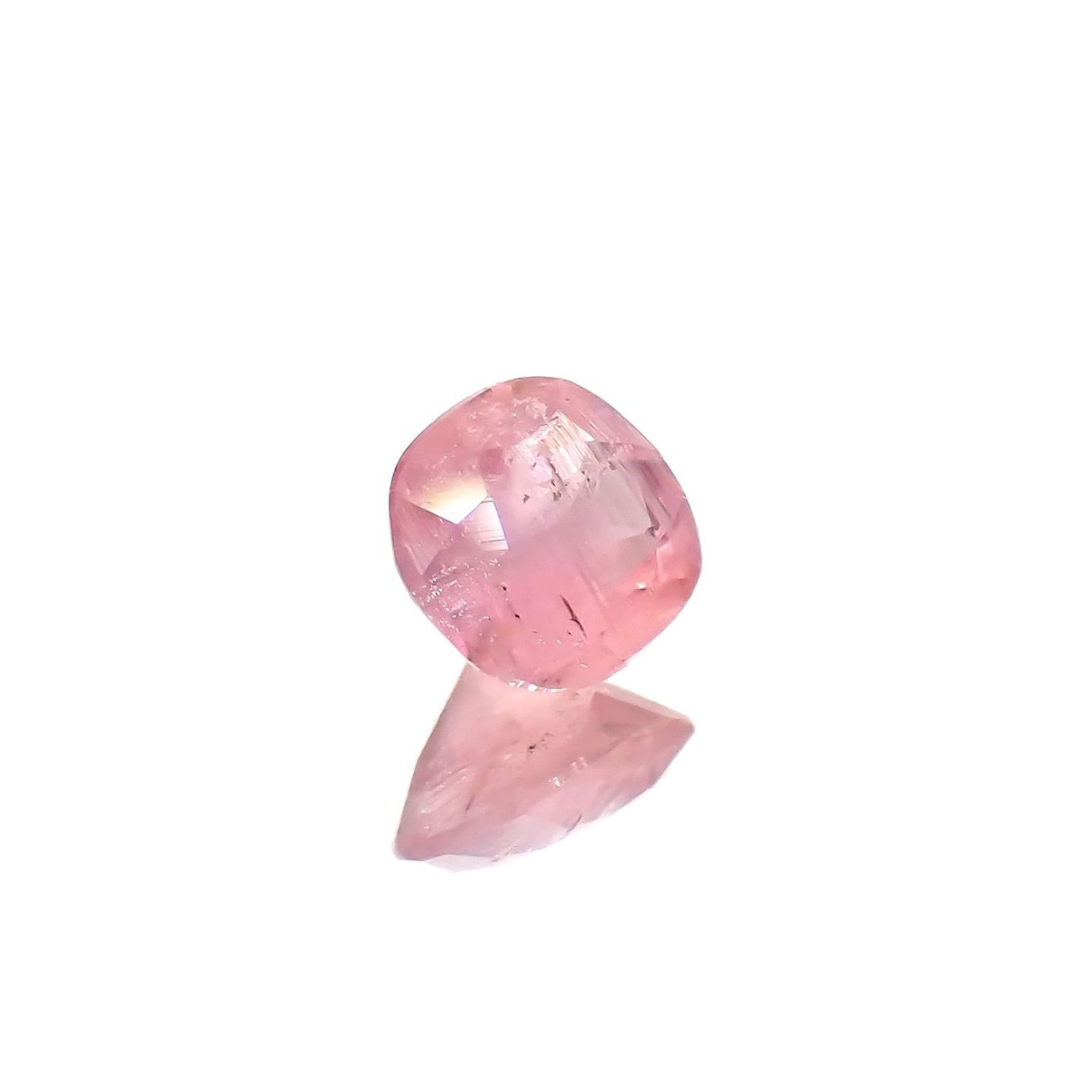 ペツォッタイト(宝石名ペツォッタイト)マダガスカル産 識別済 0.23ct / 3.8x3.7mm前後 [231023645]