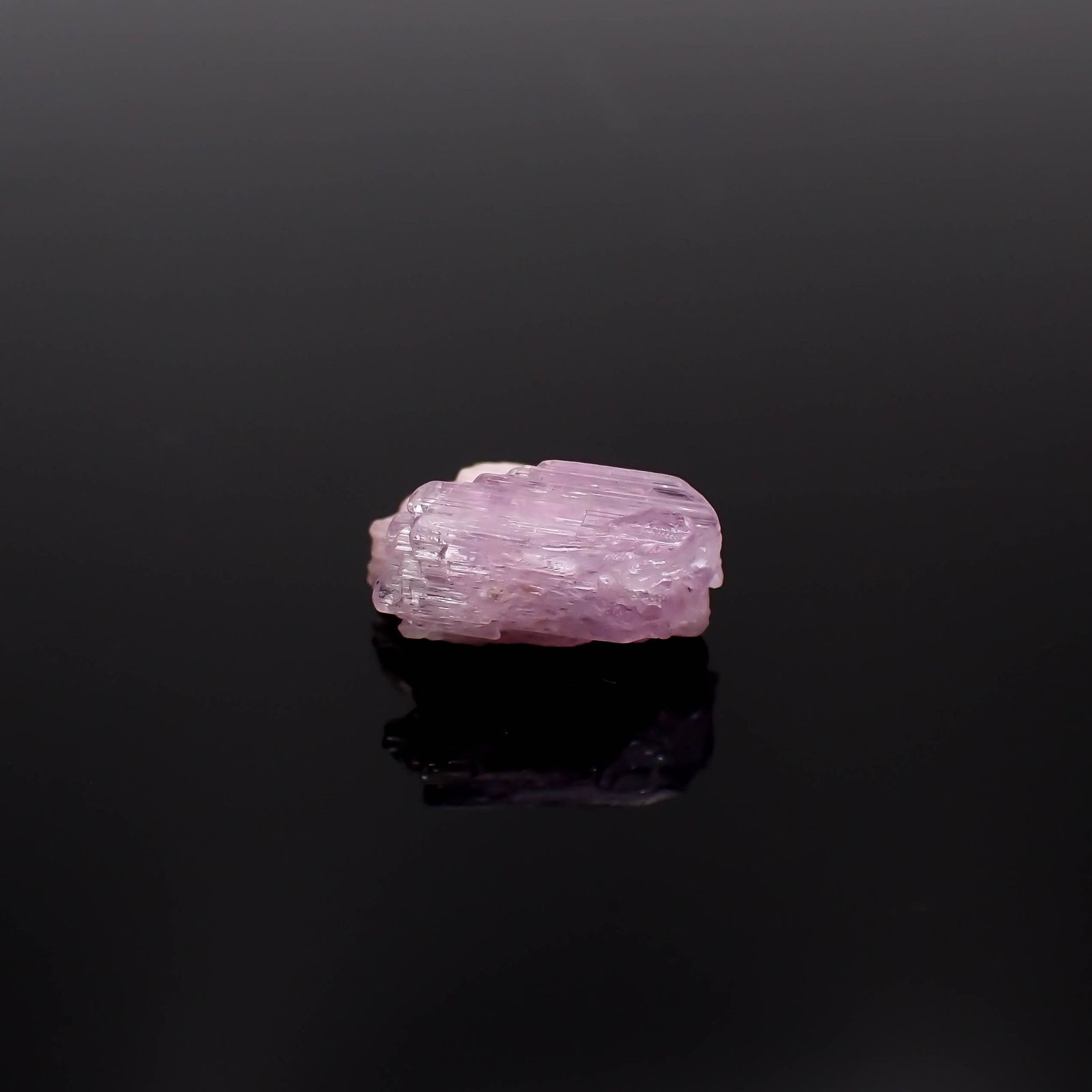 ピンクゾイサイト 原石 タンザニア産 3.27ct[231225002]10.8x8.3mm前後