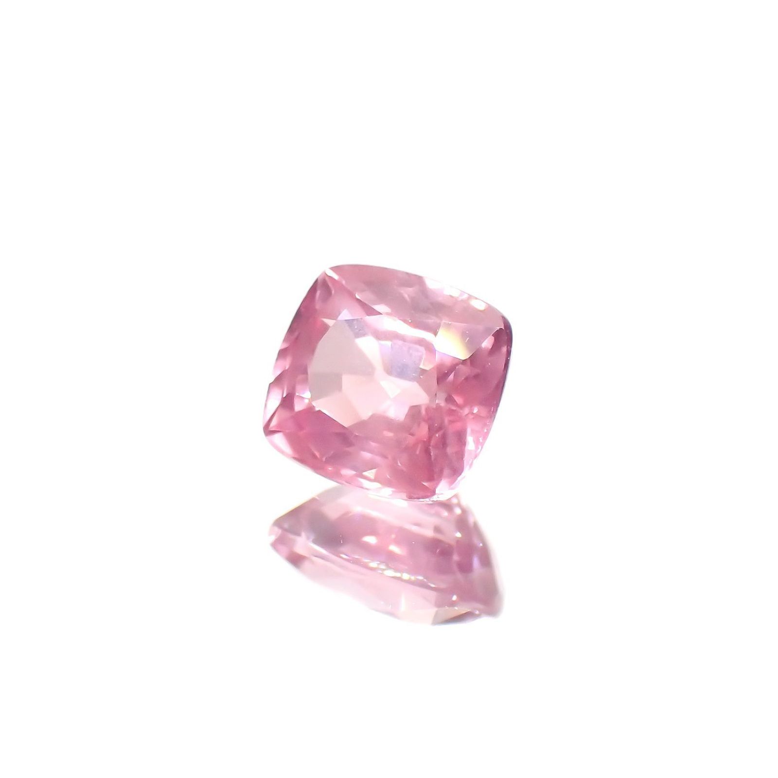 ピンクスピネル(宝石名ピンク・スピネル)タンザニア産 ソ付(彩珠) 1.305ct / 6.4x5.9mm前後 [231124093]
