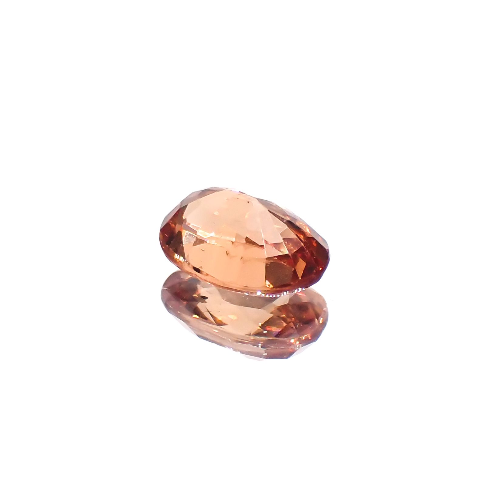 カラーチェンジマラヤガーネット(宝石名ガーネット)タンザニア産 1.04ct 識別済[230421637]7x4.8mm前後