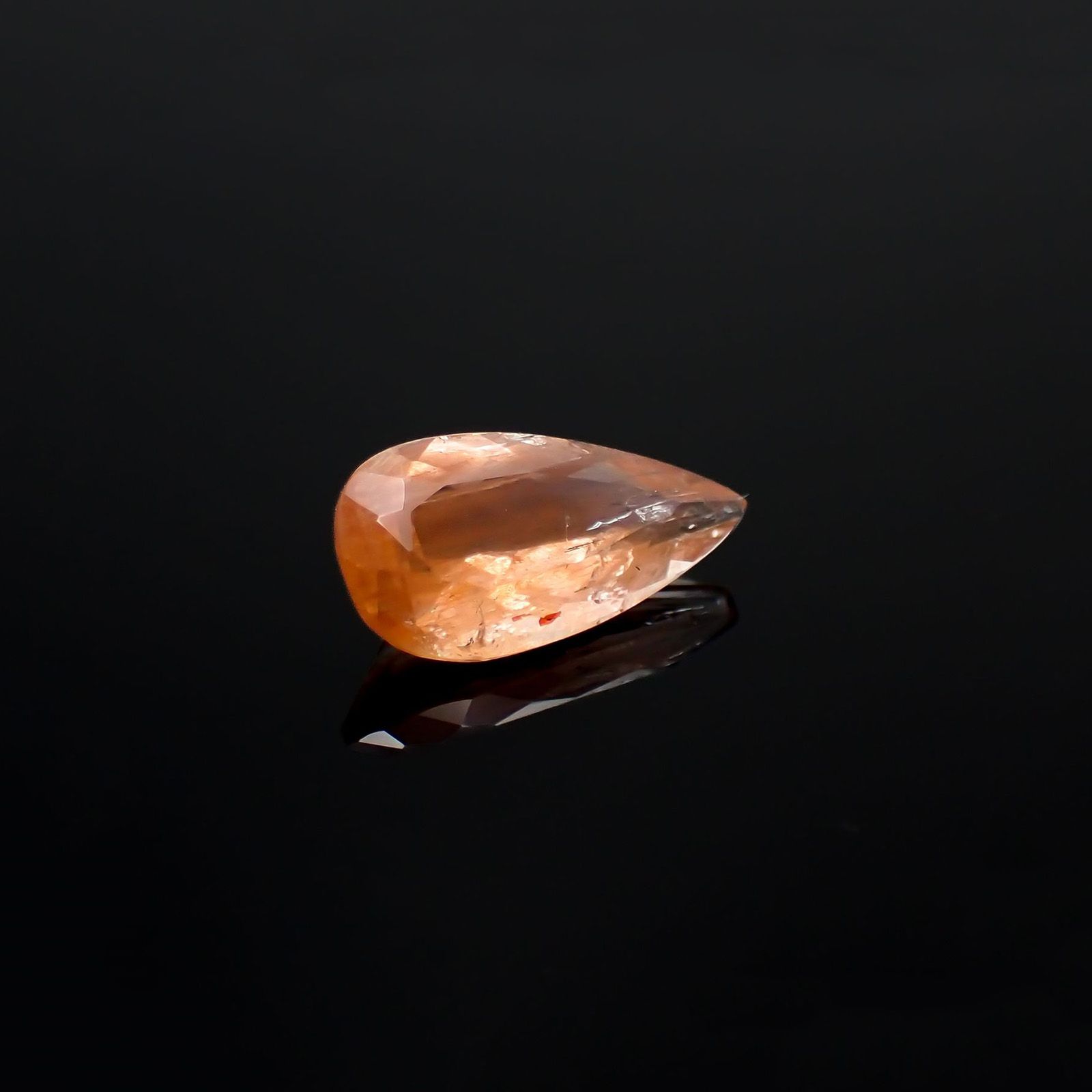 サンストーンスキャポライト(宝石名シーン・スキャポライト)タンザニア産 識別済 2.13ct / 13.2x7mm前後 [221219273]