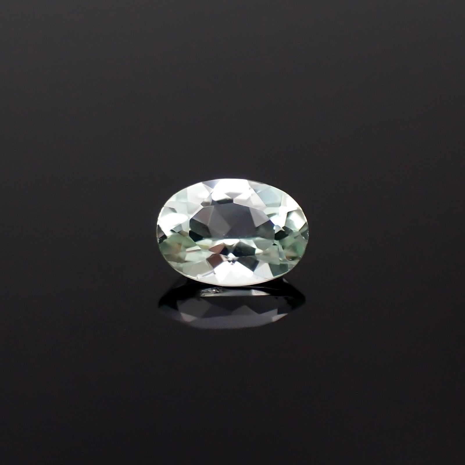 モンテブラサイト(宝石名モンテブラサイト)マダガスカル産 識別済 0.79ct / 7x5mm前後 [240125399]