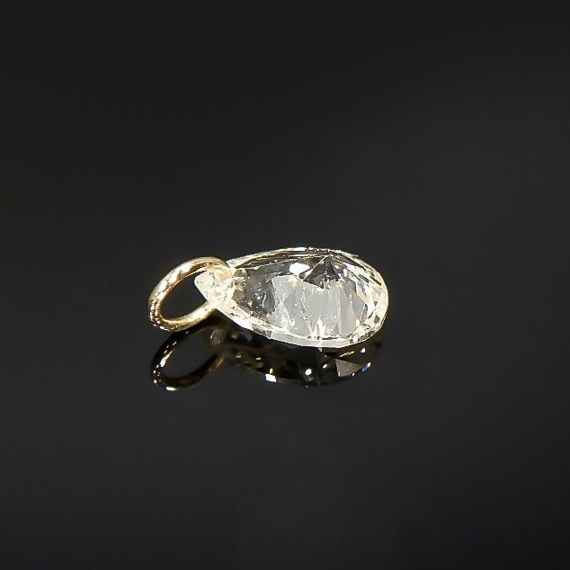 ◇La terre(ラ・テール)◇K18ダイヤモンドチャーム TTLC/SI (宝石名ダイアモンド) 0.140ct 識別済[220115348]4x2.7mm前後
