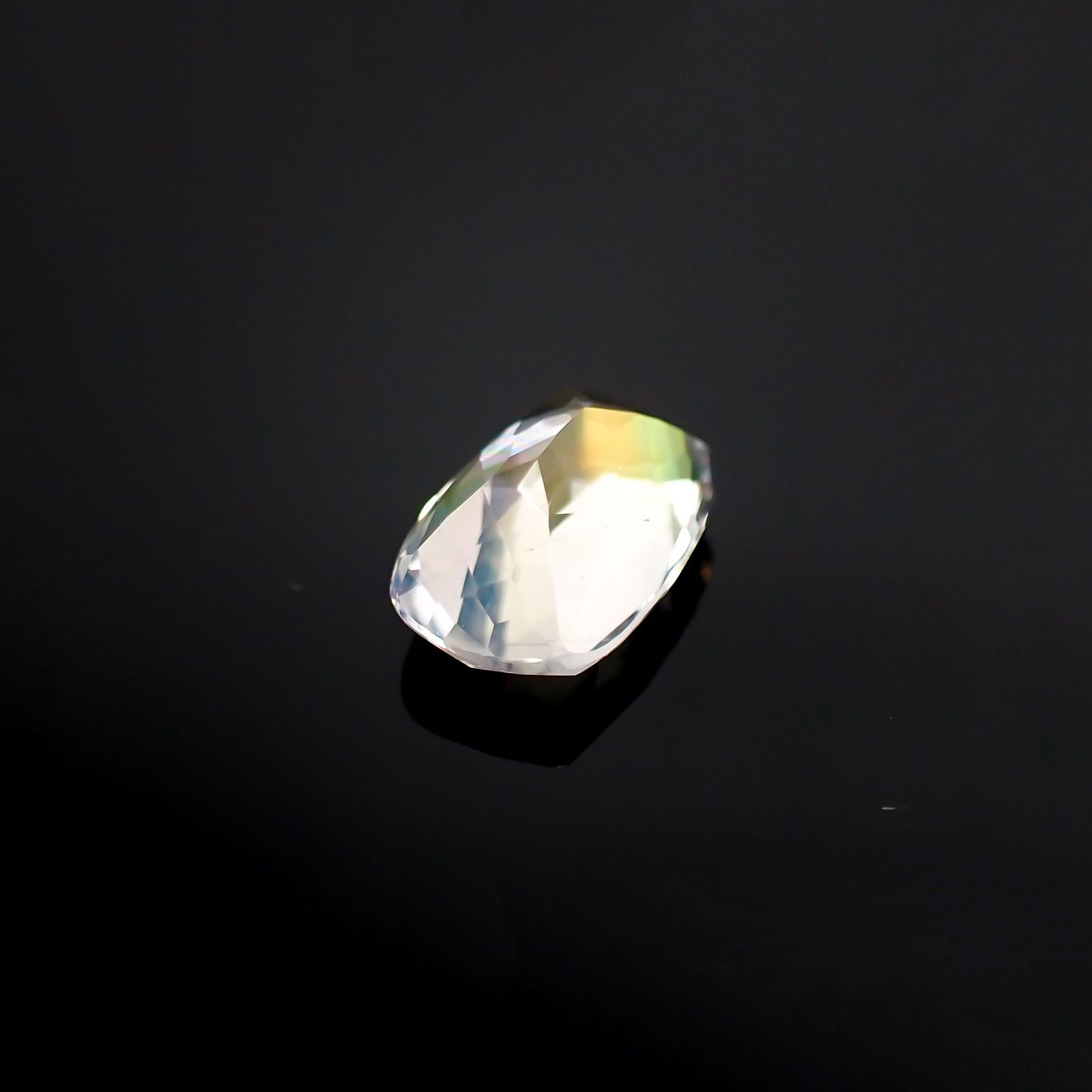 レインボームーンストーン(宝石名ラブラドライト) マダガスカル産 1.131ct ソ付(彩珠)[210611249]7.9×5.4mm前後